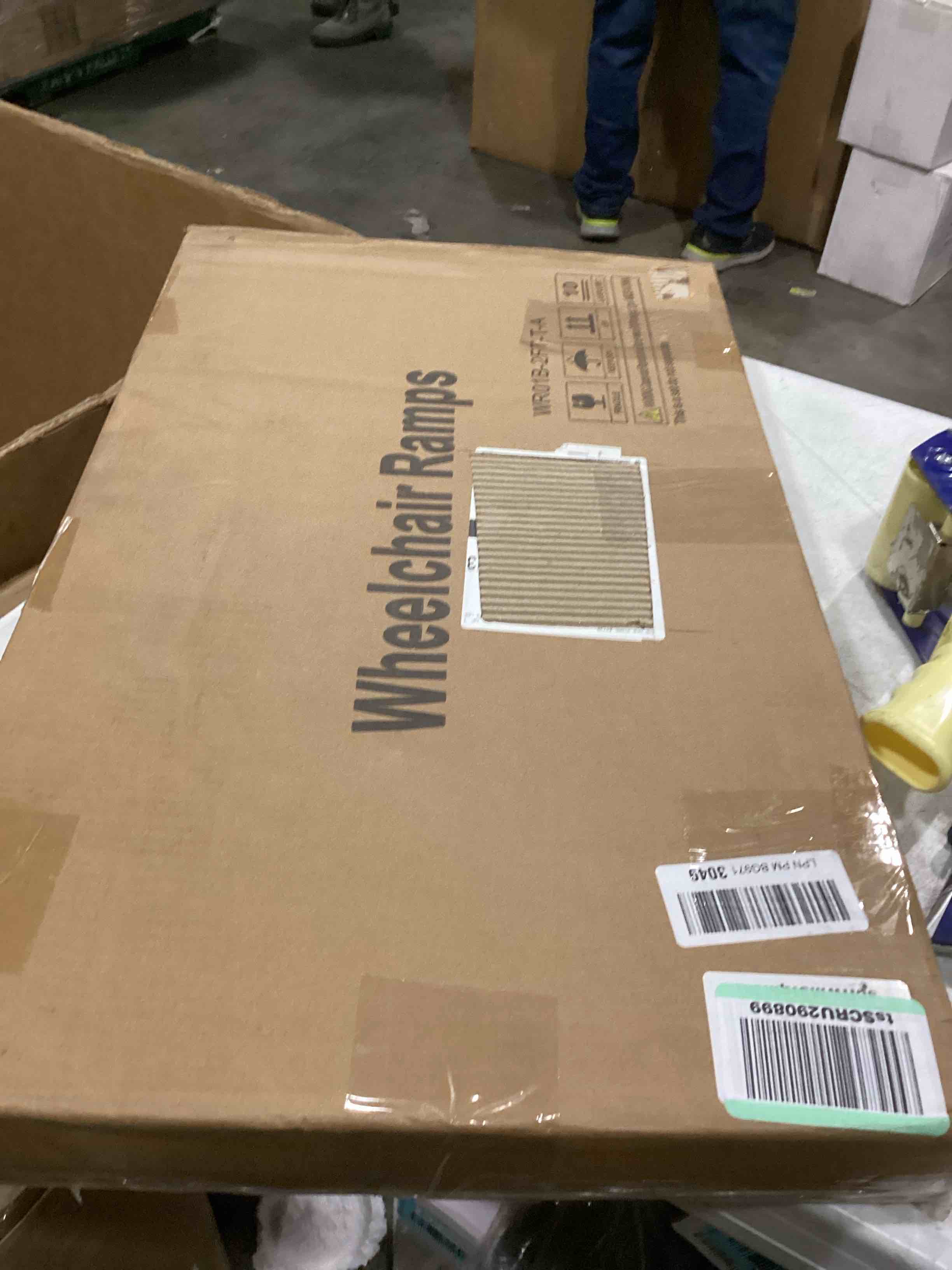 https://s3.amazonaws.com/lotting-images-prod/bidfta/BLU6836617_1728660917303.jpeg