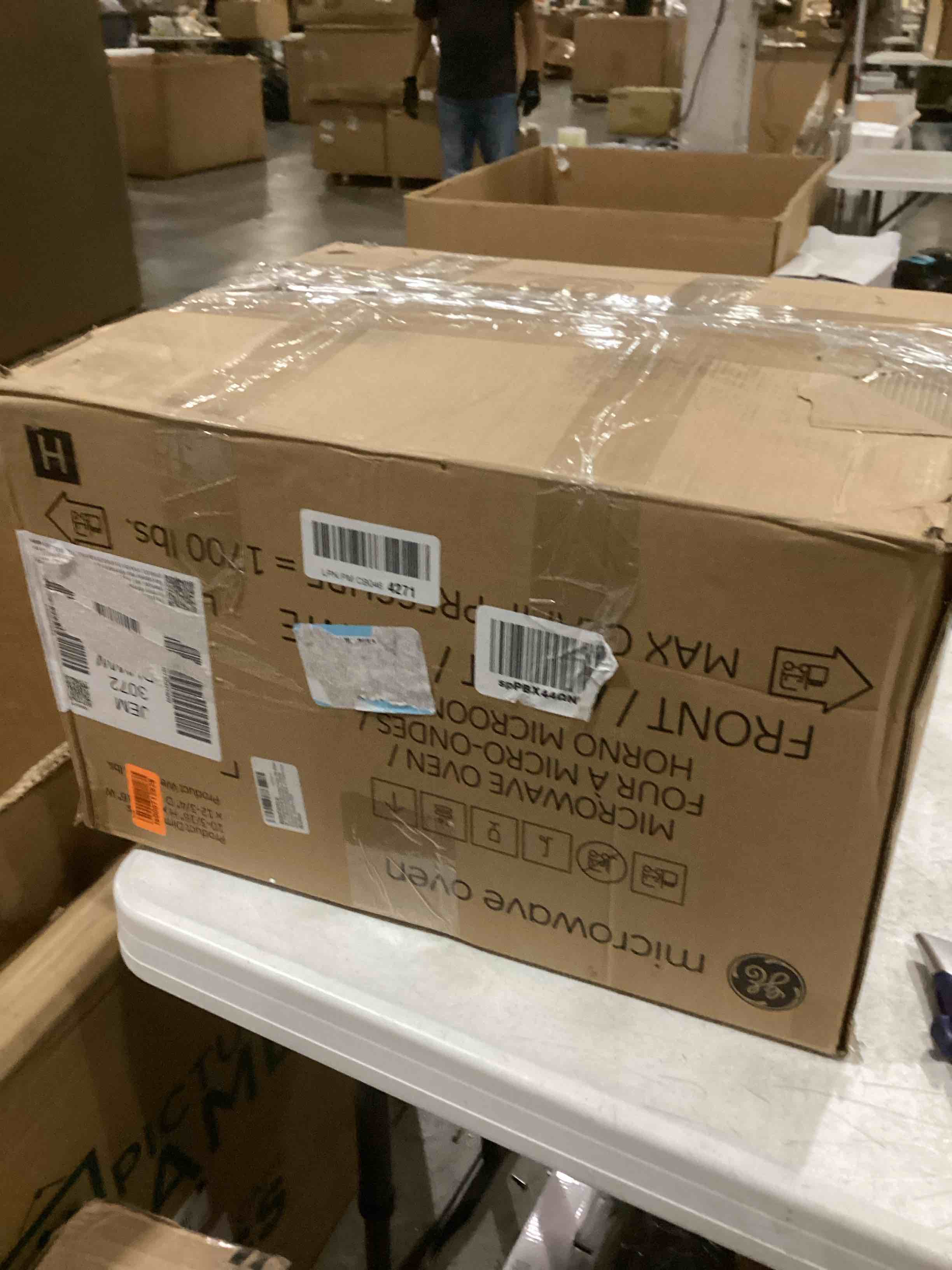 https://s3.amazonaws.com/lotting-images-prod/bidfta/BLU6836700_1728905665710.jpeg