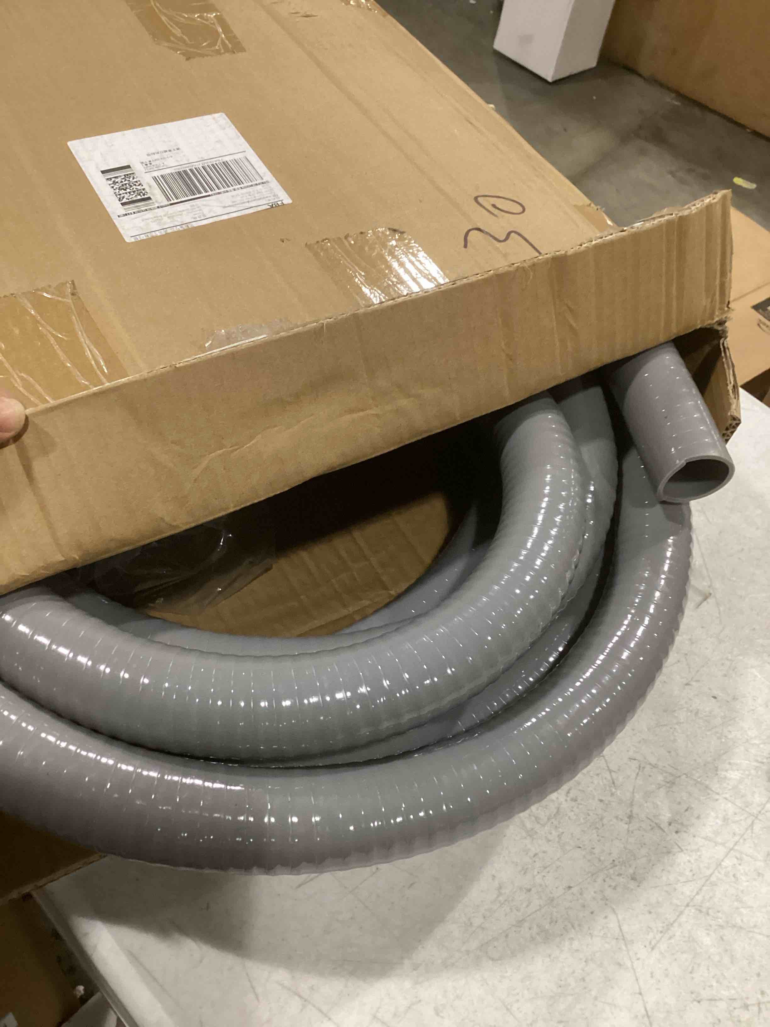 https://s3.amazonaws.com/lotting-images-prod/bidfta/BLU6836850_1728925874052.jpeg