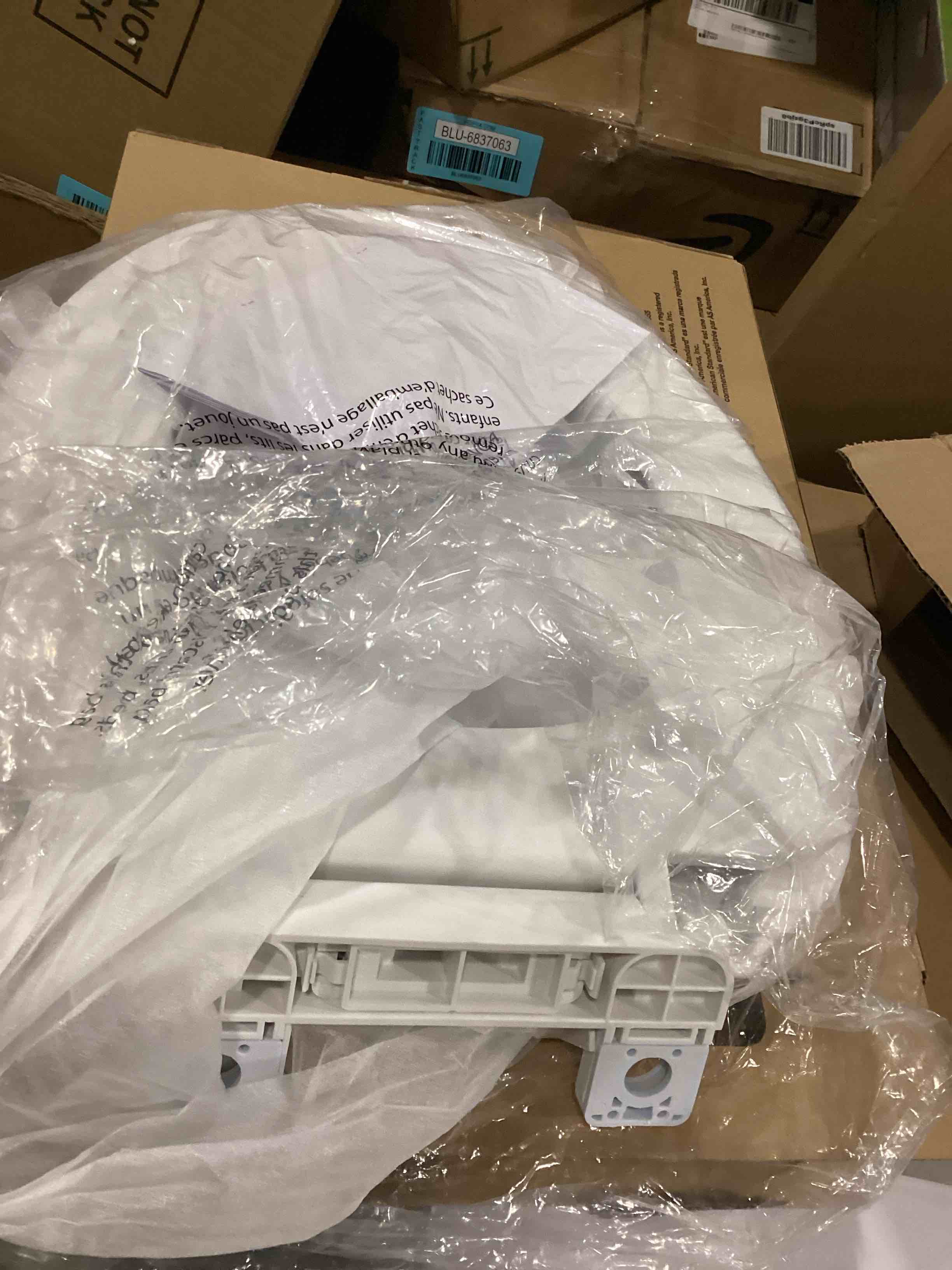 https://s3.amazonaws.com/lotting-images-prod/bidfta/BLU6837075_1729013249730.jpeg