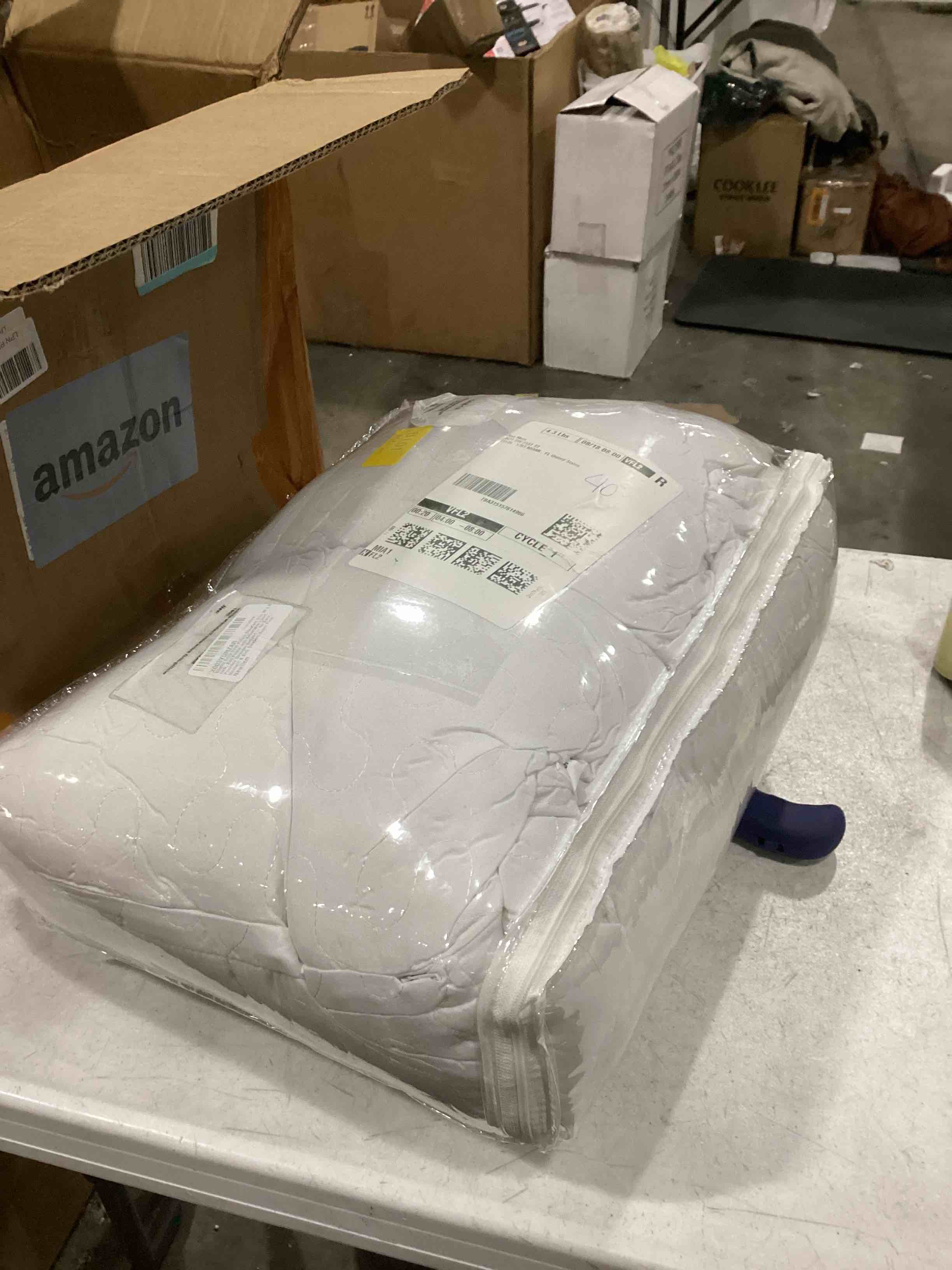 https://s3.amazonaws.com/lotting-images-prod/bidfta/BLU6837200_1729089819900.jpeg