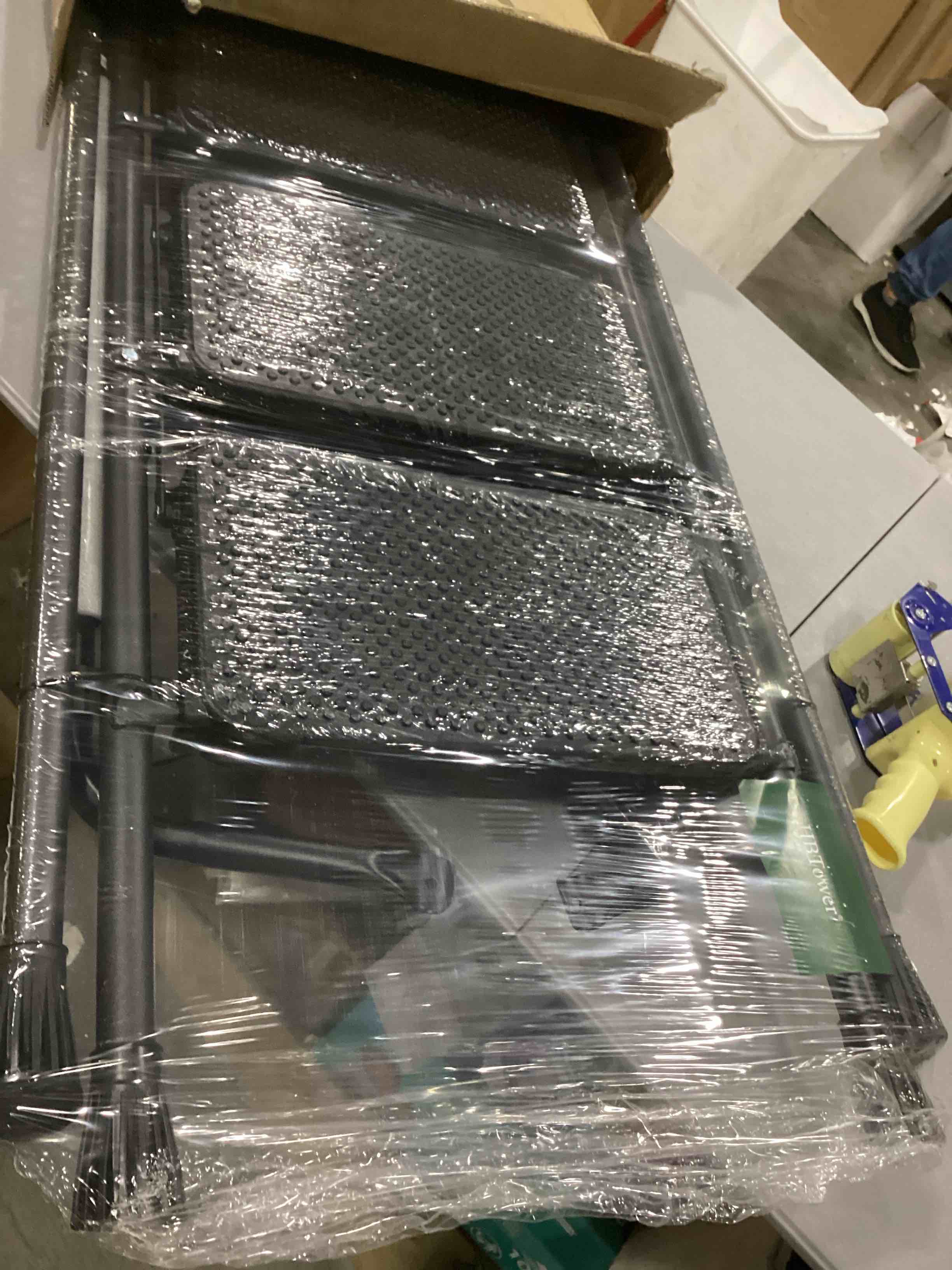 https://s3.amazonaws.com/lotting-images-prod/bidfta/BLU6837421_1729189262644.jpeg