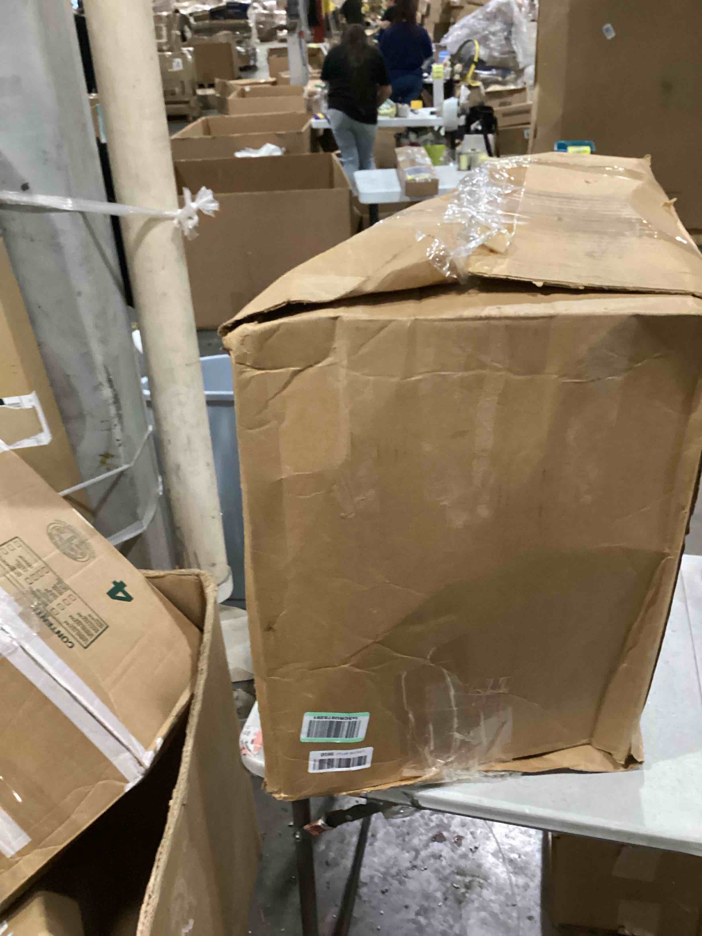 https://s3.amazonaws.com/lotting-images-prod/bidfta/BLU6837551_1728046036766.jpeg