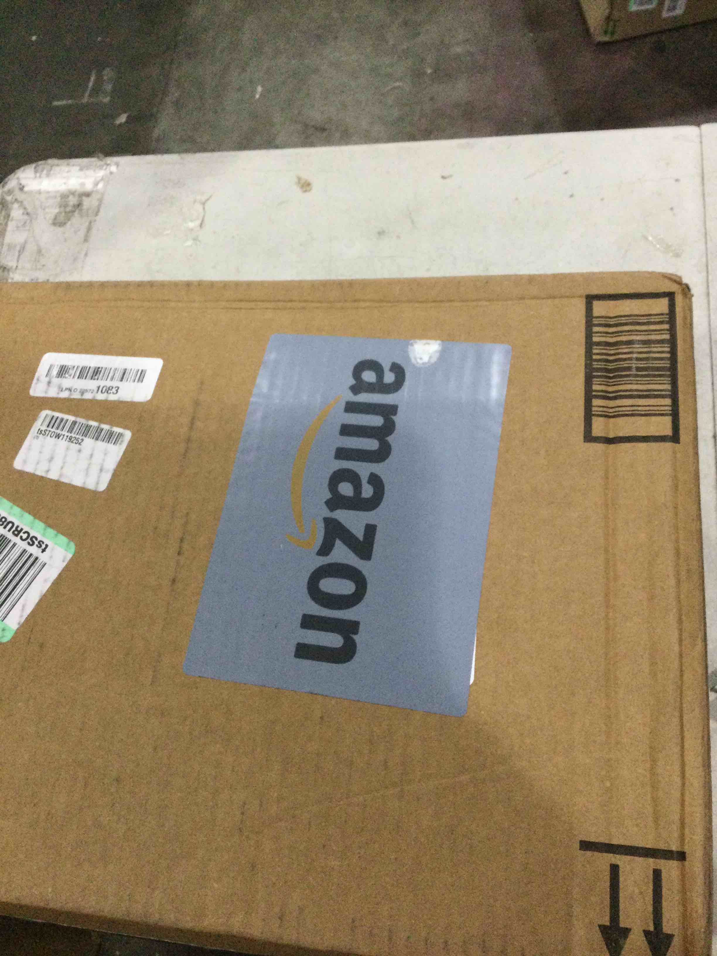 https://s3.amazonaws.com/lotting-images-prod/bidfta/BLU6837854_1728409415380.jpeg