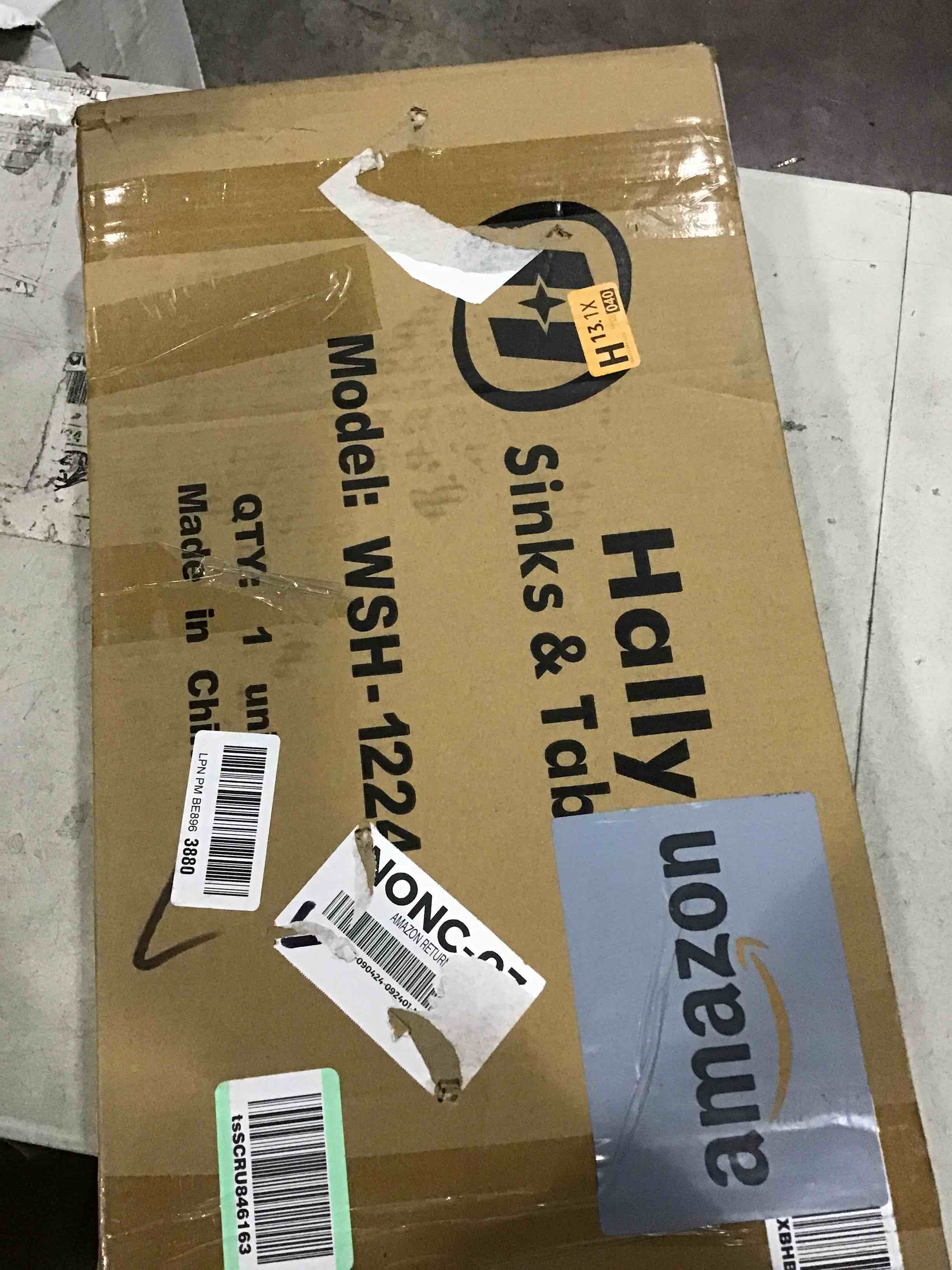 https://s3.amazonaws.com/lotting-images-prod/bidfta/BLU6837945_1728487188512.jpeg