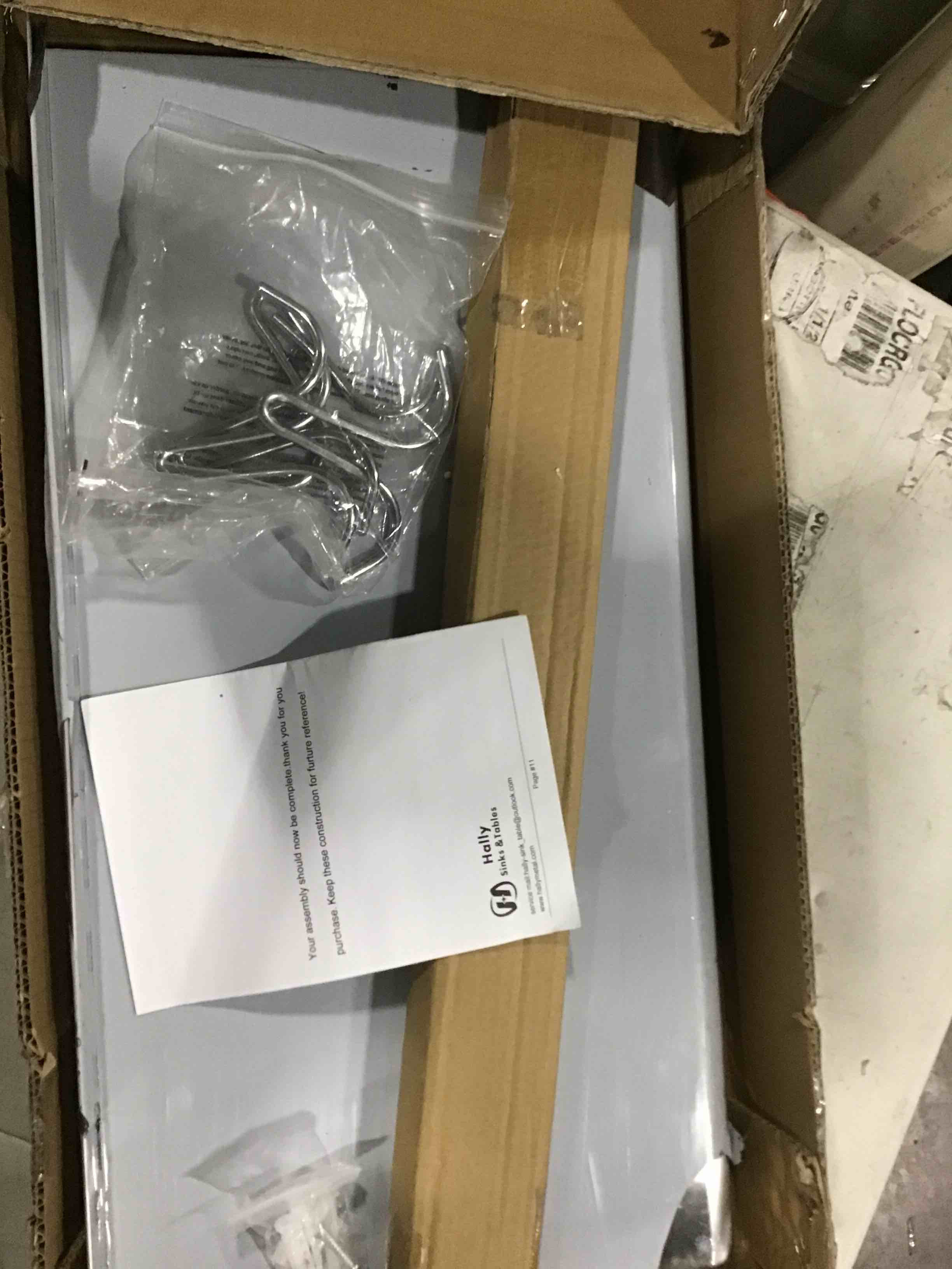 https://s3.amazonaws.com/lotting-images-prod/bidfta/BLU6837945_1728487221917.jpeg