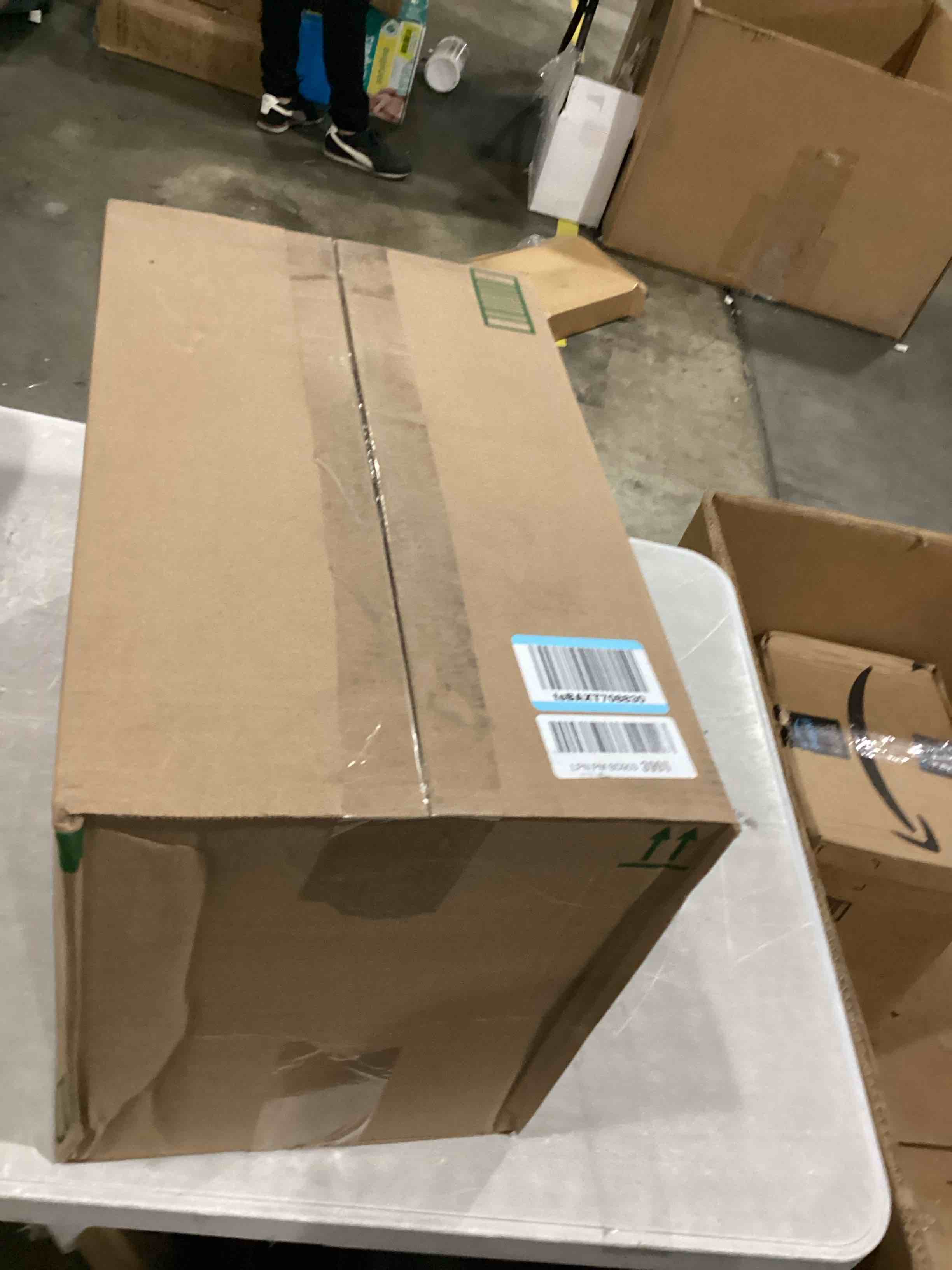 https://s3.amazonaws.com/lotting-images-prod/bidfta/BLU6838197_1731680785886.jpeg
