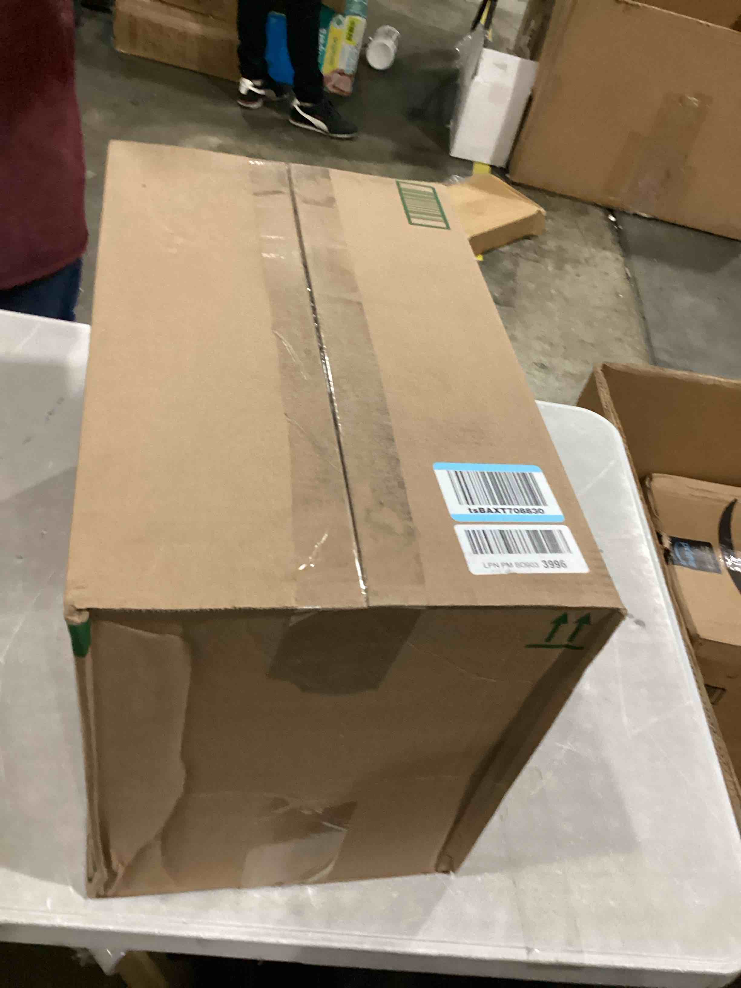 https://s3.amazonaws.com/lotting-images-prod/bidfta/BLU6838197_1731680786719.jpeg