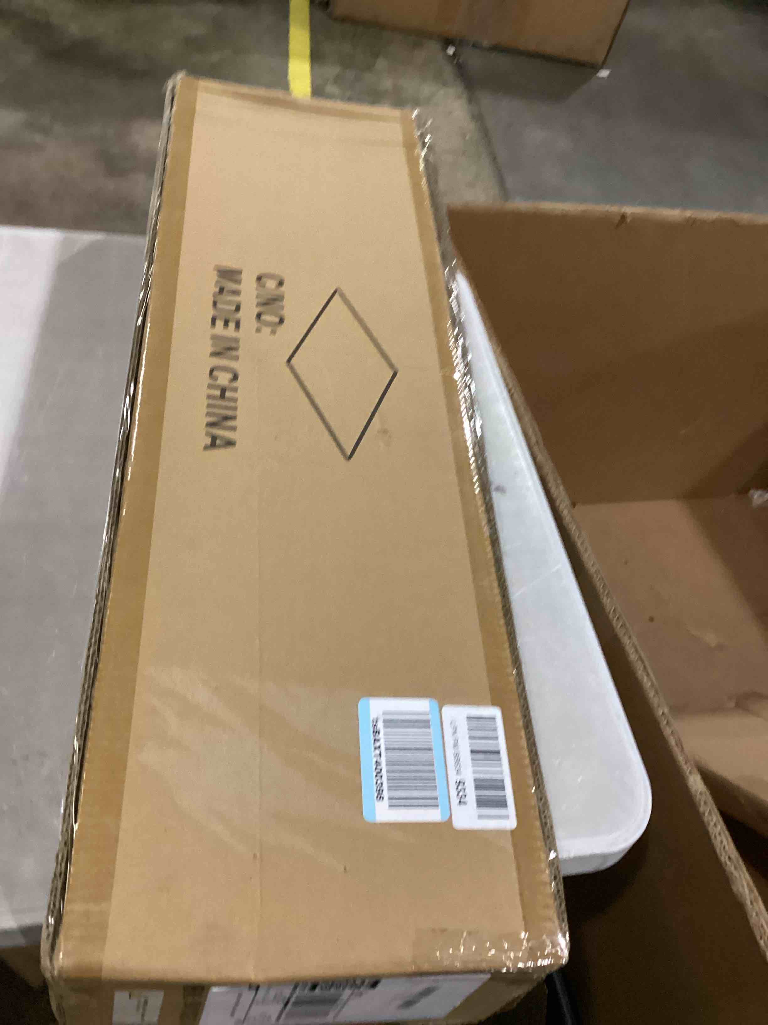 https://s3.amazonaws.com/lotting-images-prod/bidfta/BLU6838200_1731681126109.jpeg