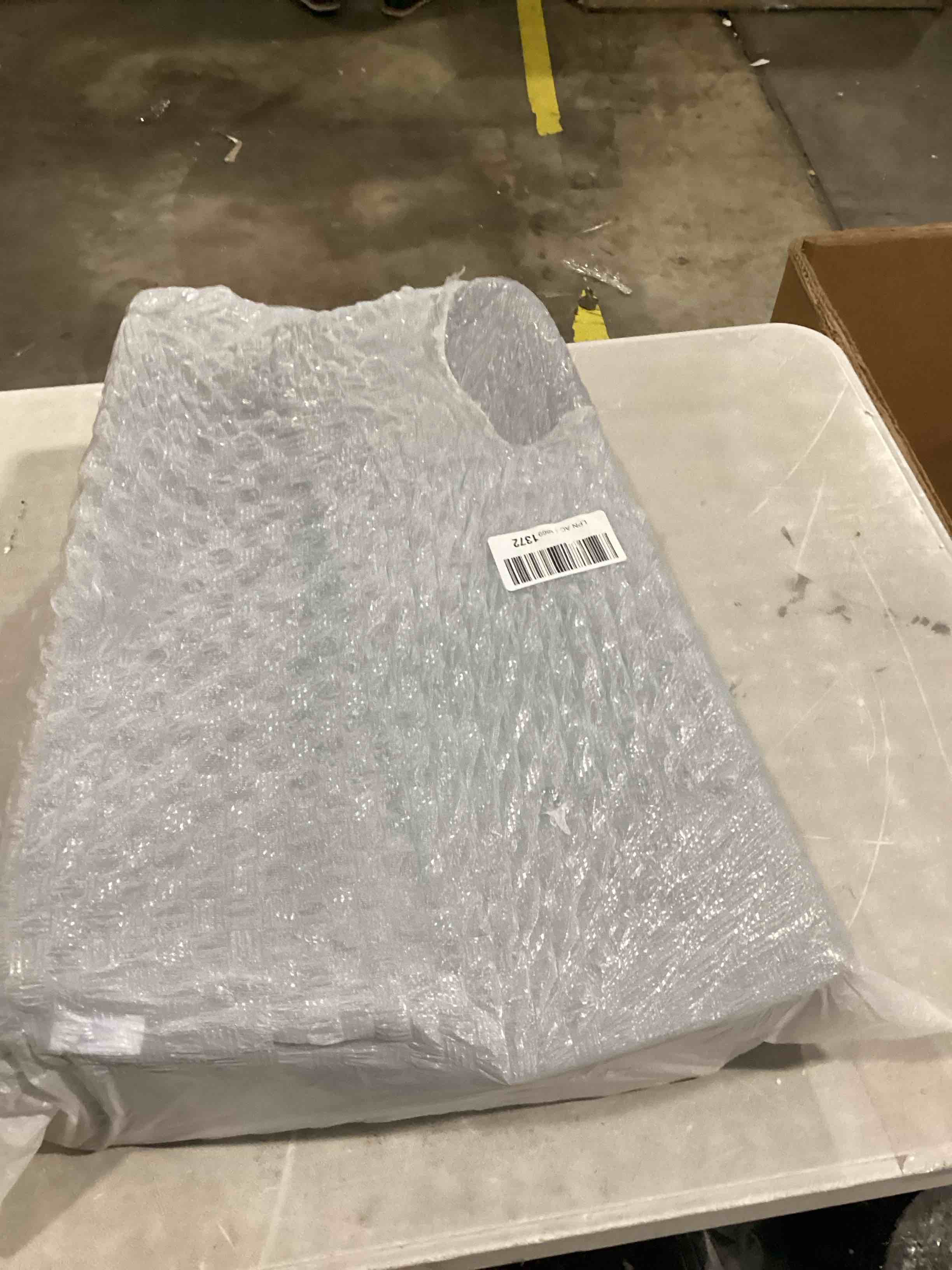 https://s3.amazonaws.com/lotting-images-prod/bidfta/BLU6838255_1731689726231.jpeg