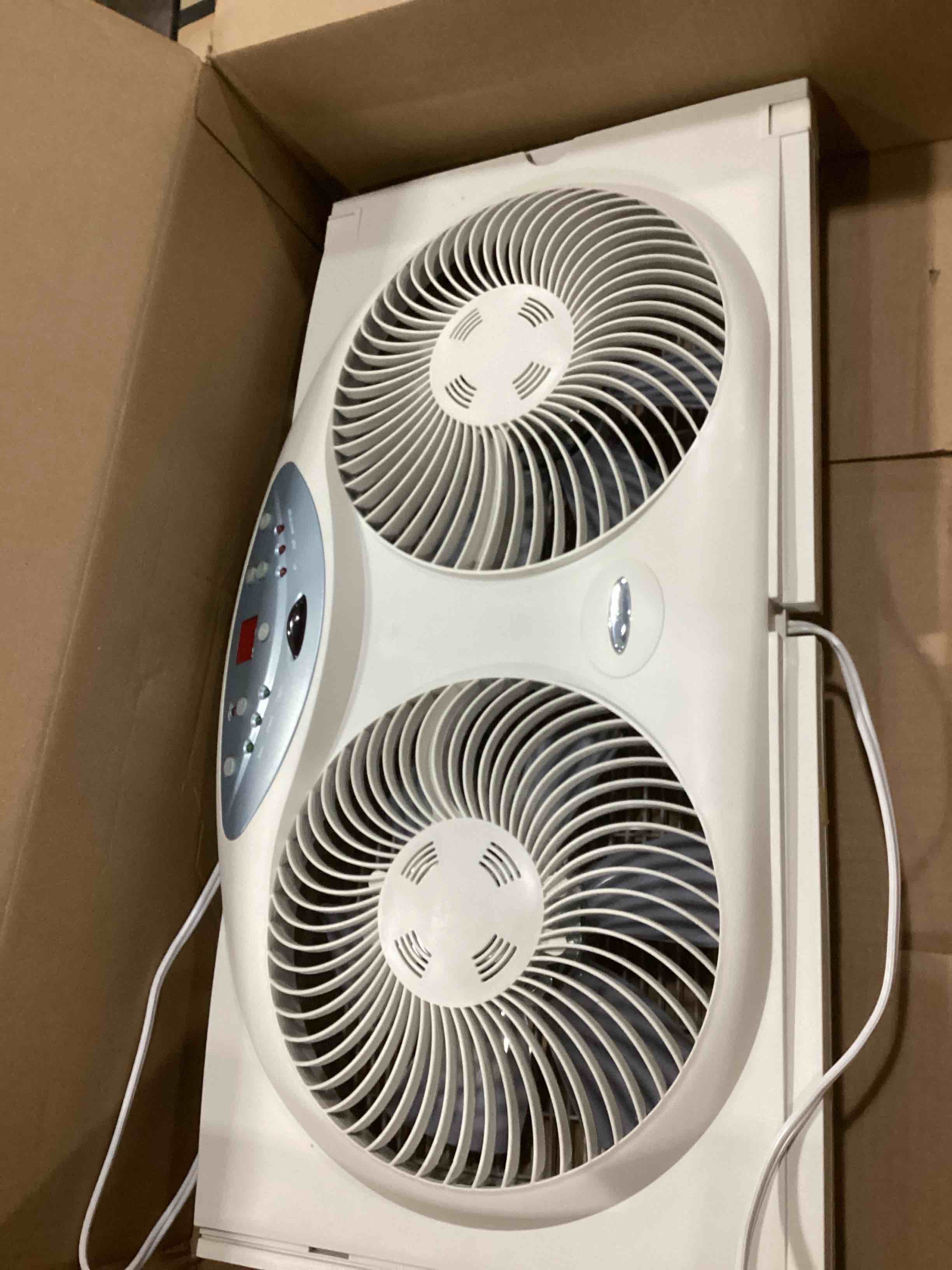 https://s3.amazonaws.com/lotting-images-prod/bidfta/BLU6839191_1728912886833.jpeg