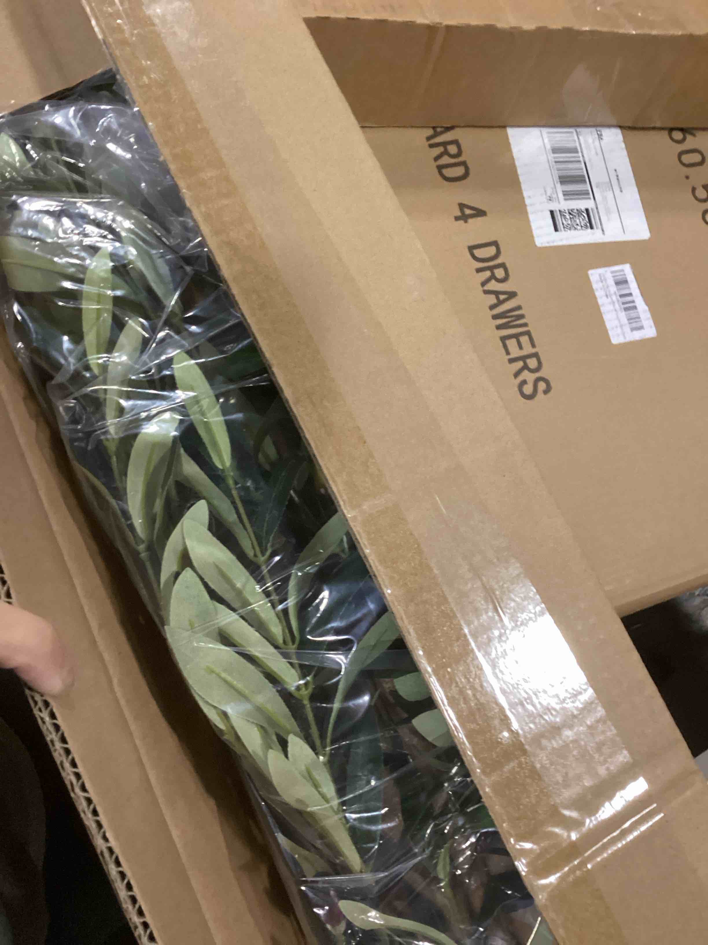 https://s3.amazonaws.com/lotting-images-prod/bidfta/BLU6839269_1728931291793.jpeg