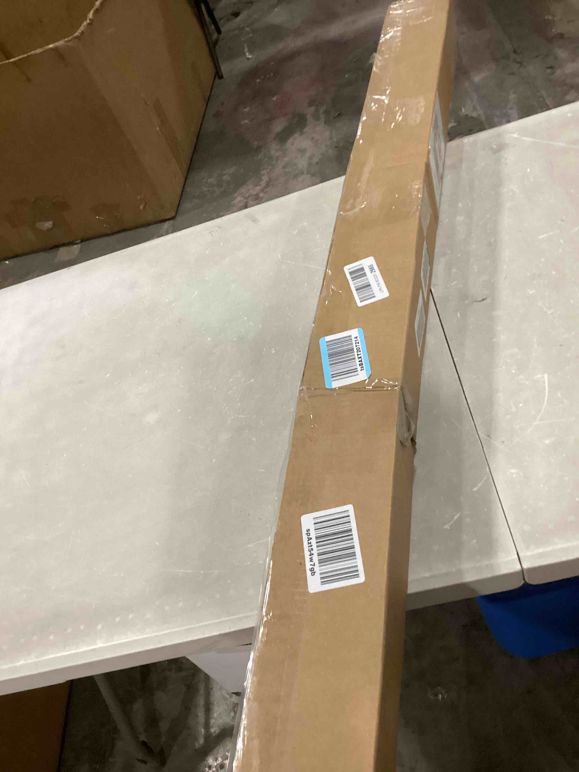 https://s3.amazonaws.com/lotting-images-prod/bidfta/BLU6839576_1729516680343.jpeg