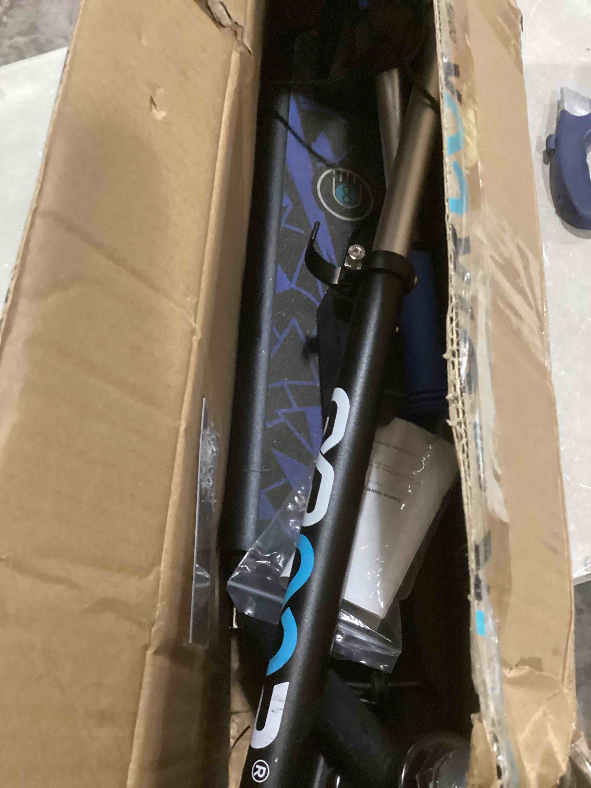 https://s3.amazonaws.com/lotting-images-prod/bidfta/BLU6839654_1729525969598.jpeg