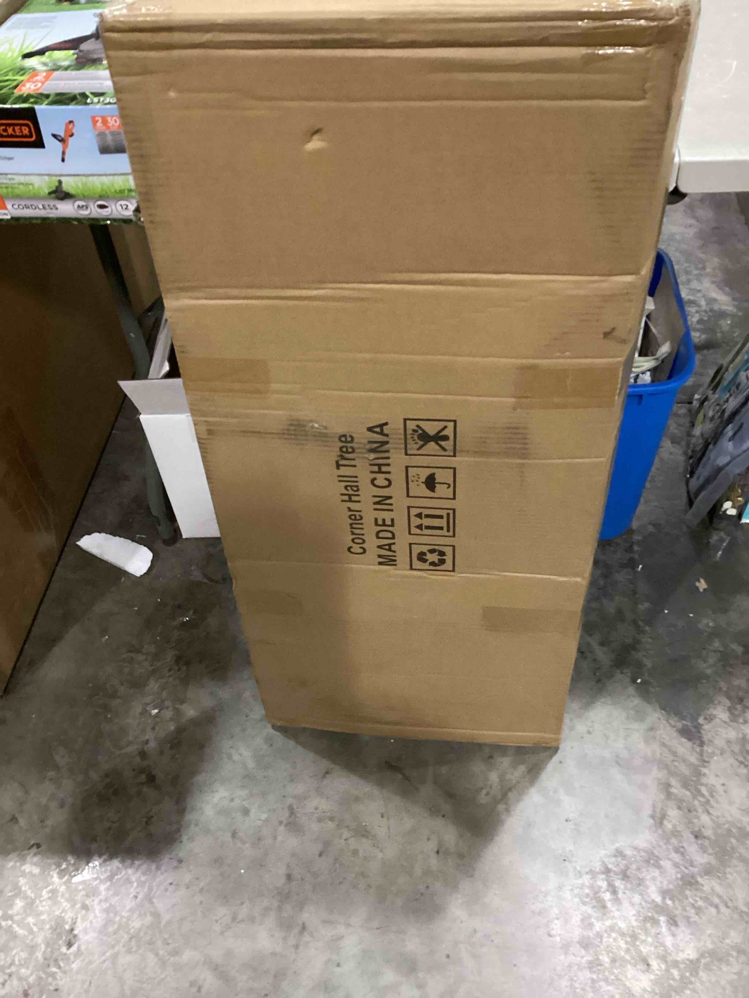 https://s3.amazonaws.com/lotting-images-prod/bidfta/BLU6840196_1729774175843.jpeg