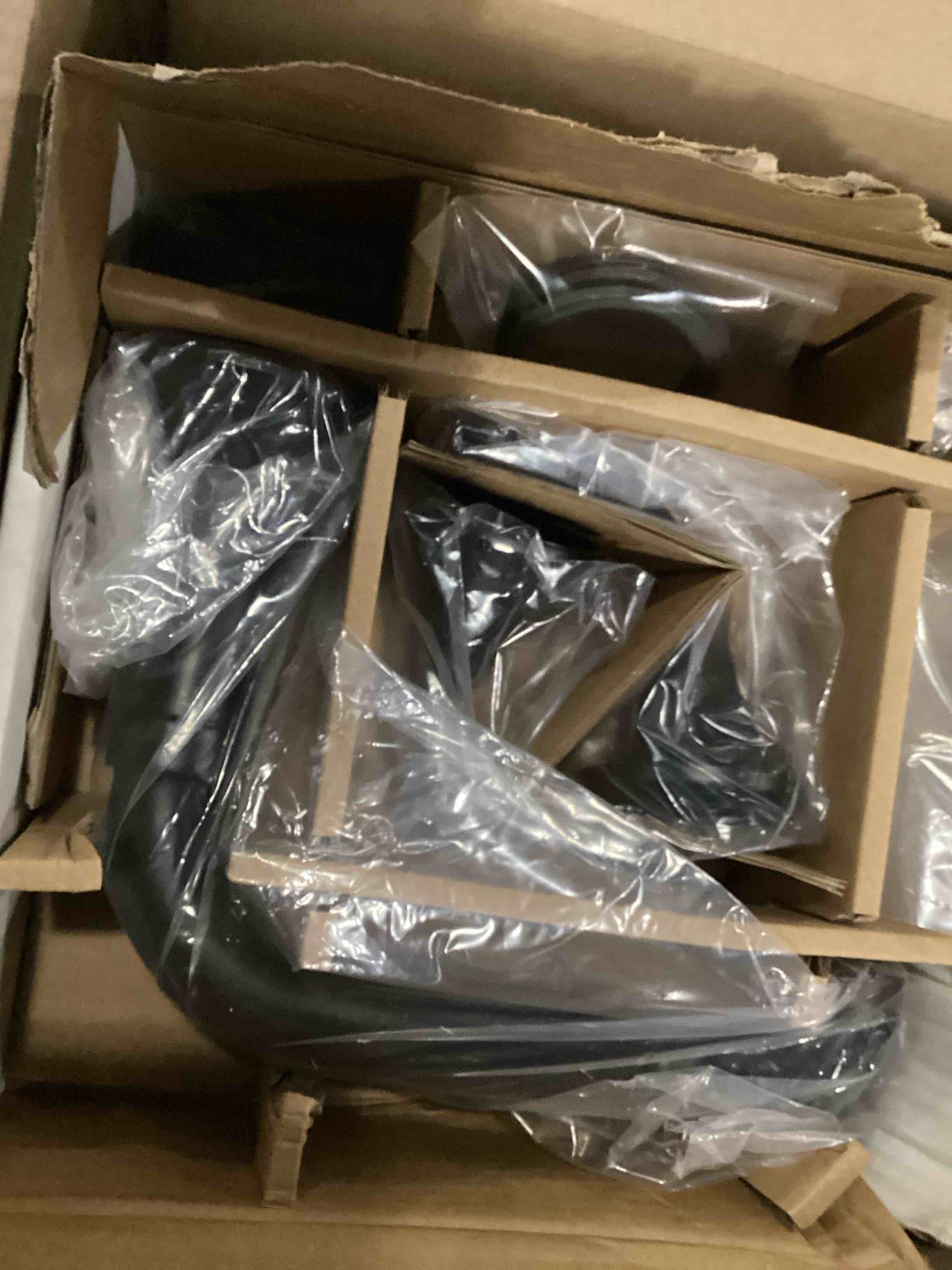 https://s3.amazonaws.com/lotting-images-prod/bidfta/BLU6841099_1728492658007.jpeg