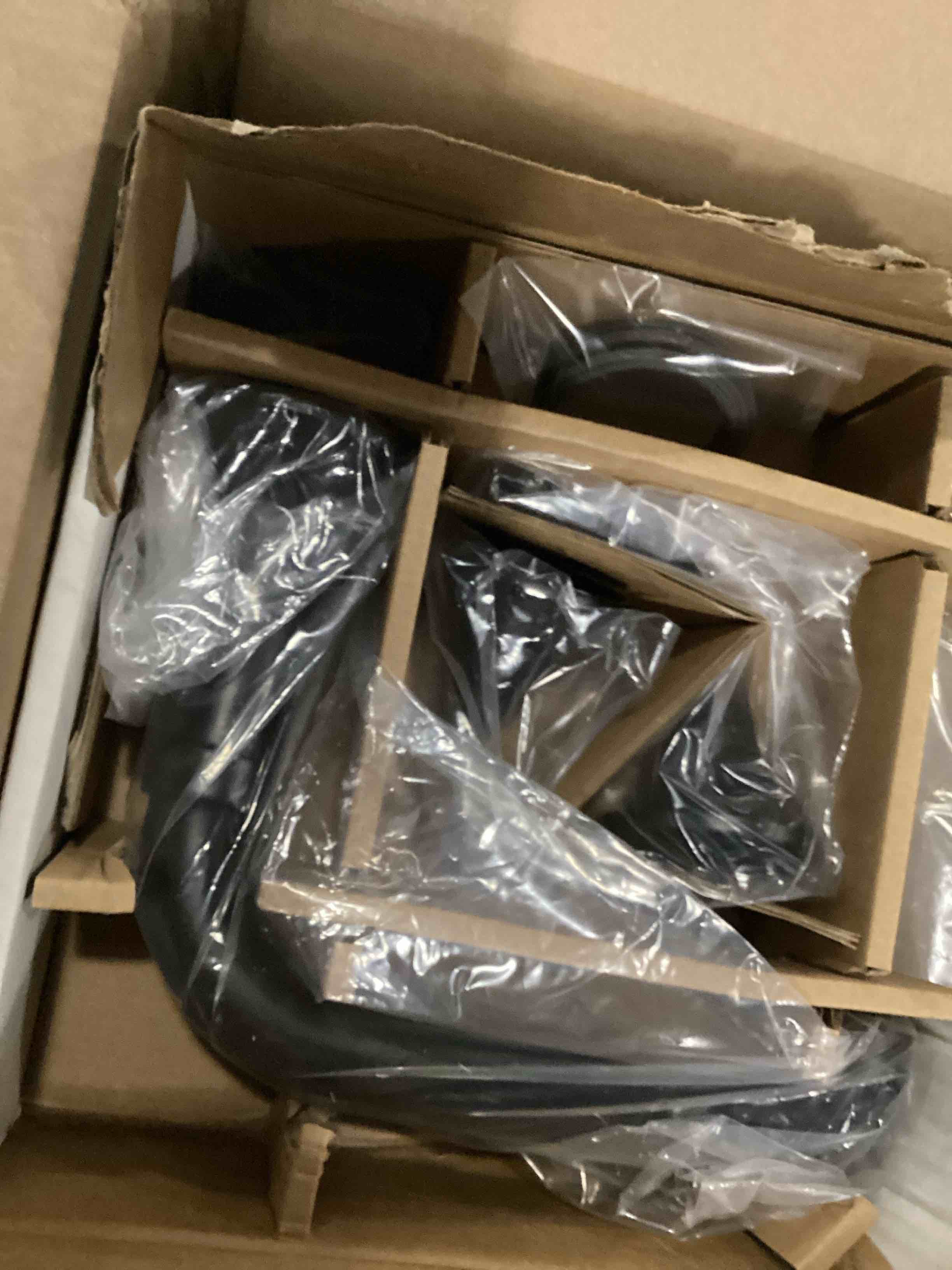 https://s3.amazonaws.com/lotting-images-prod/bidfta/BLU6841099_1728492658788.jpeg
