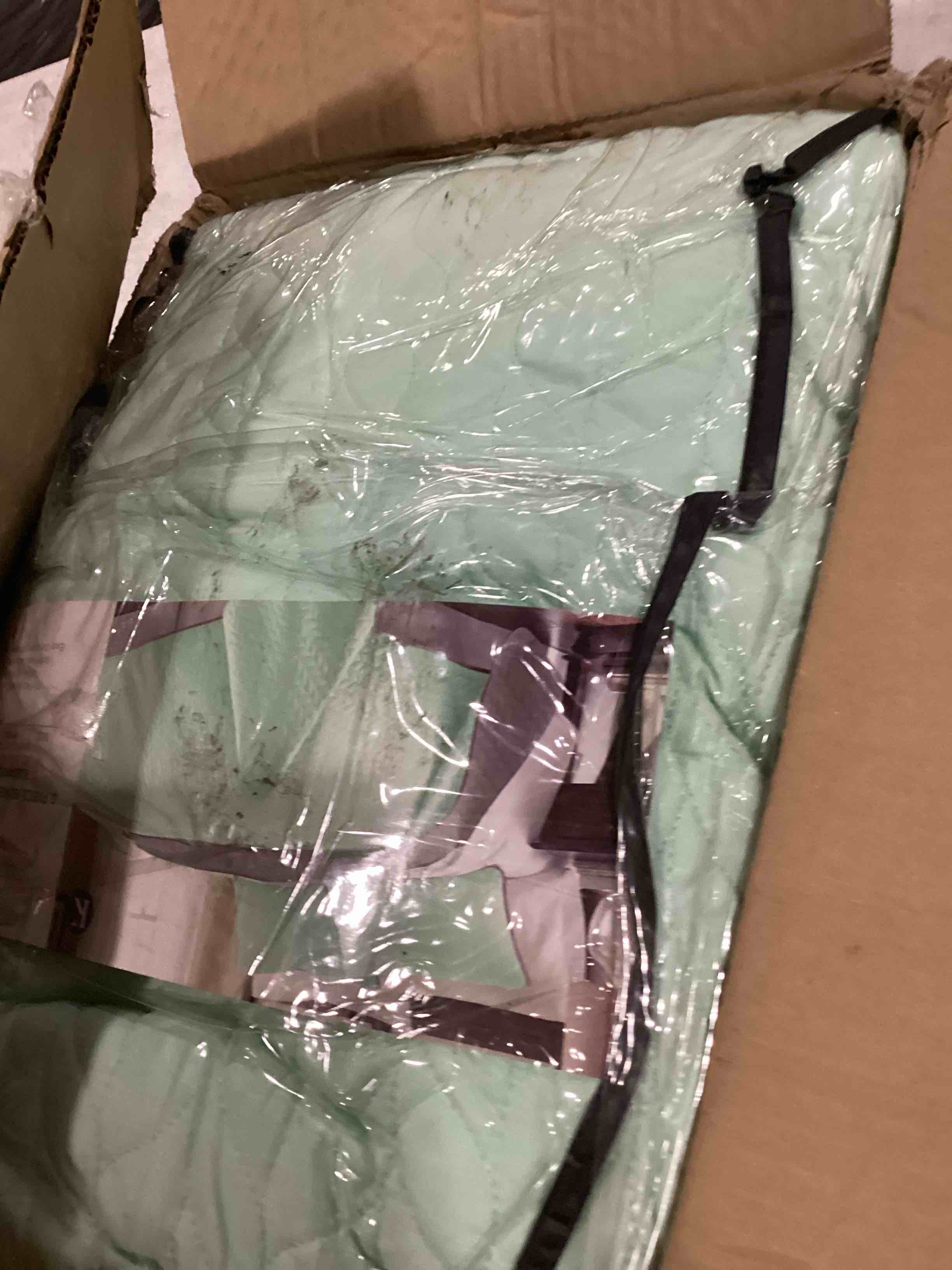 https://s3.amazonaws.com/lotting-images-prod/bidfta/BLU6841272_1728575215176.jpeg