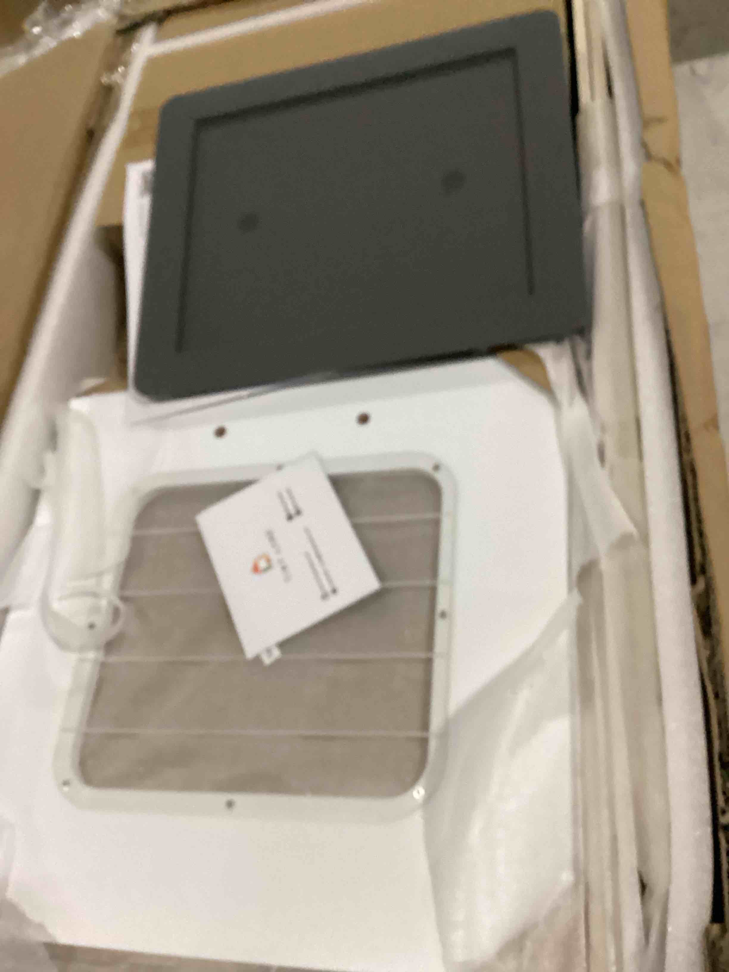 https://s3.amazonaws.com/lotting-images-prod/bidfta/BLU6841396_1728667506293.jpeg