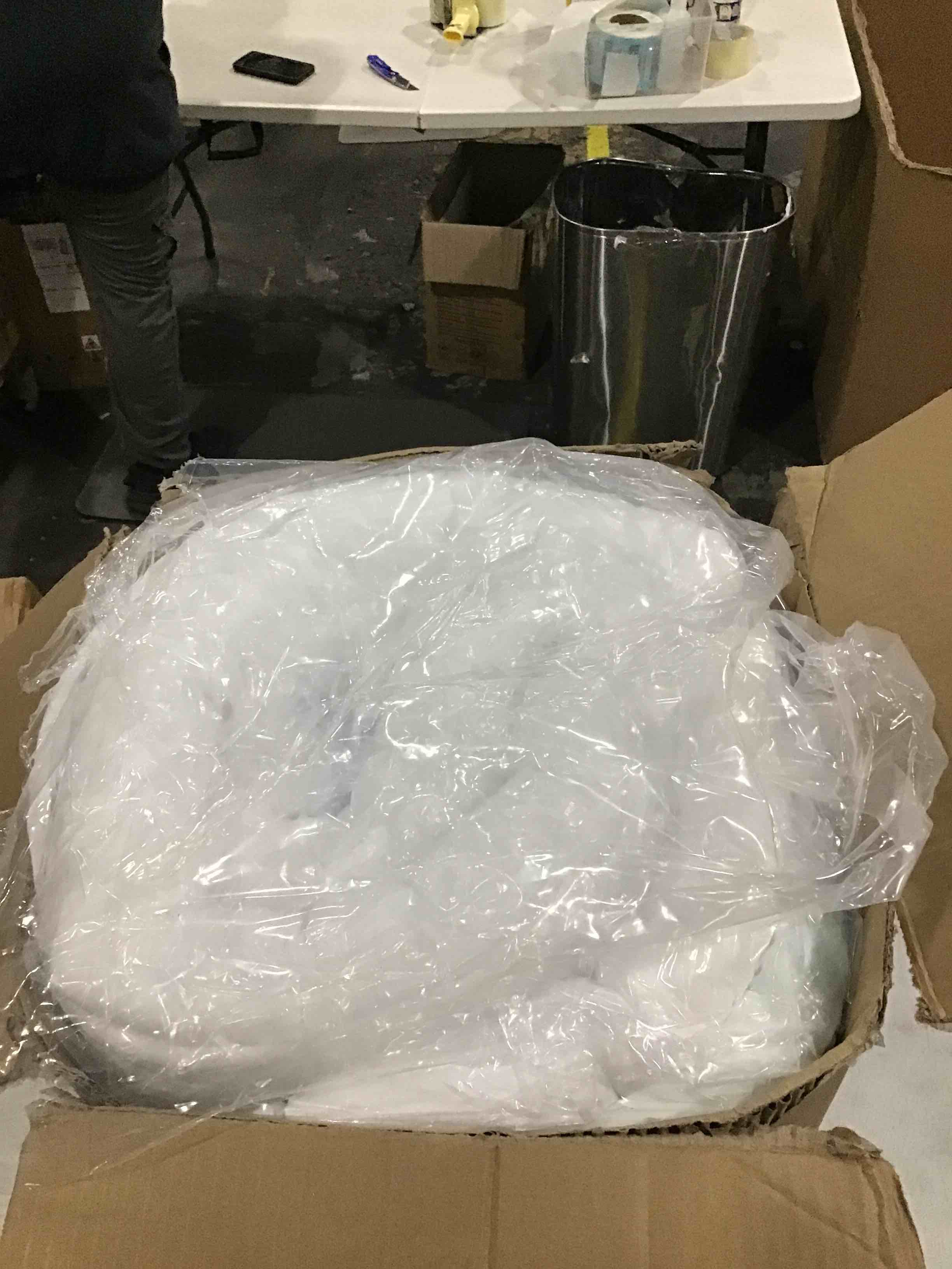 https://s3.amazonaws.com/lotting-images-prod/bidfta/BLU6841575_1729797674911.jpeg