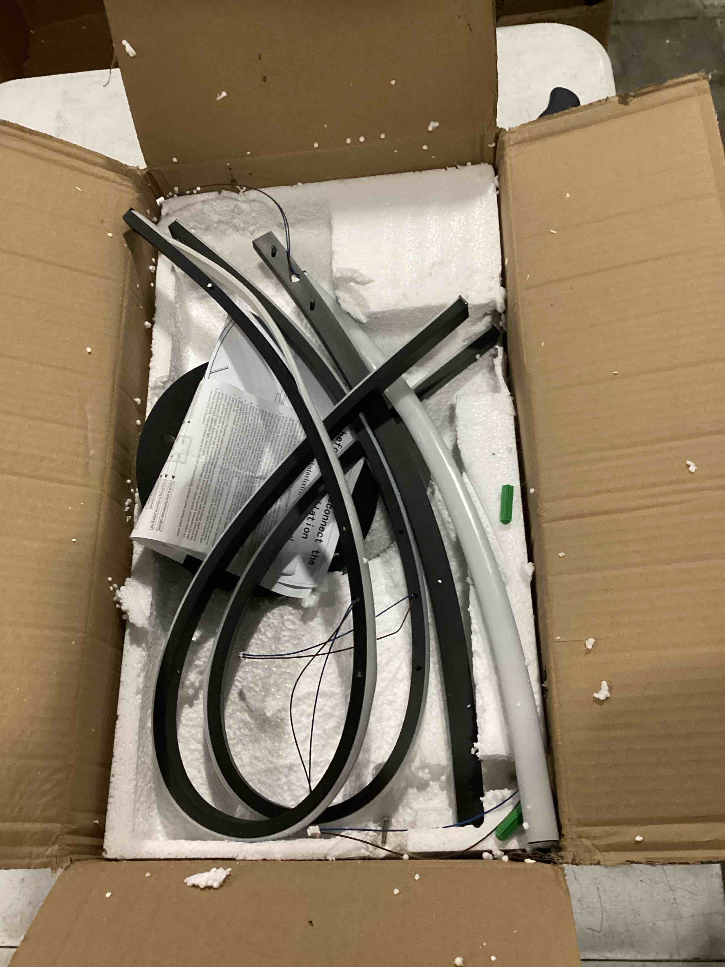 https://s3.amazonaws.com/lotting-images-prod/bidfta/BLU6841621_1730121435571.jpeg