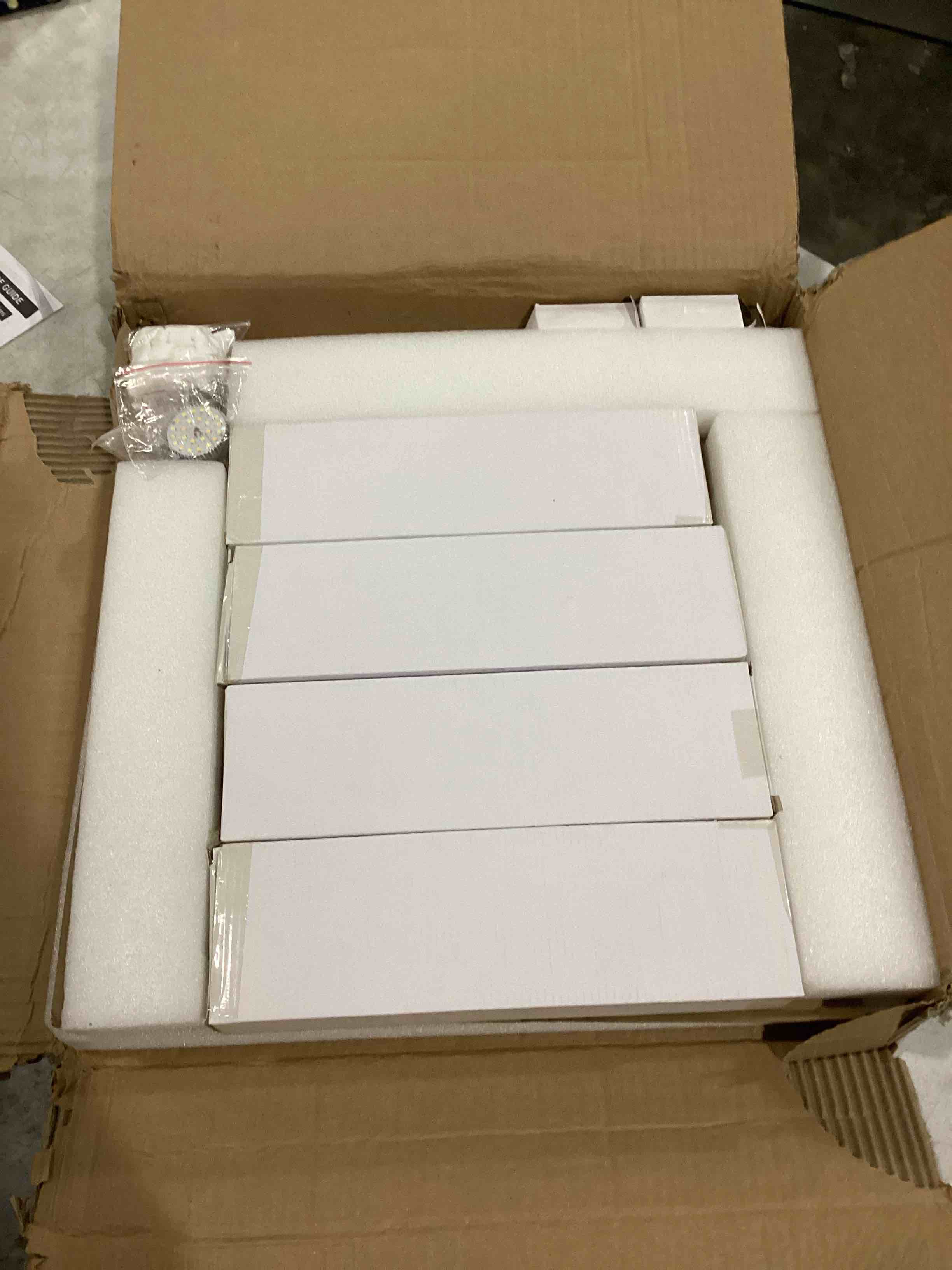 https://s3.amazonaws.com/lotting-images-prod/bidfta/BLU6841698_1730204958890.jpeg