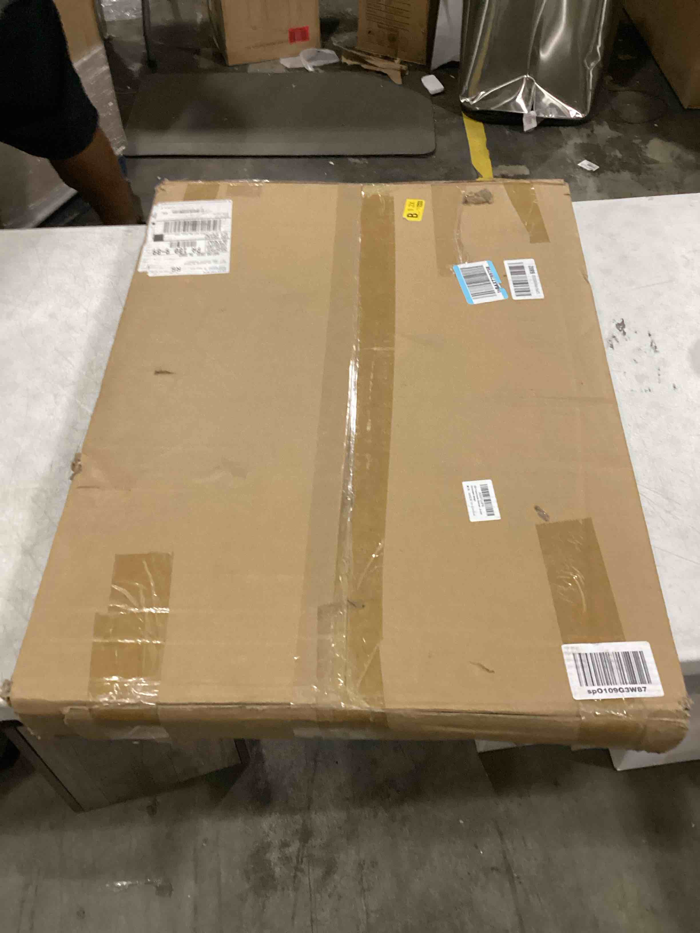 https://s3.amazonaws.com/lotting-images-prod/bidfta/BLU6841707_1730207285546.jpeg