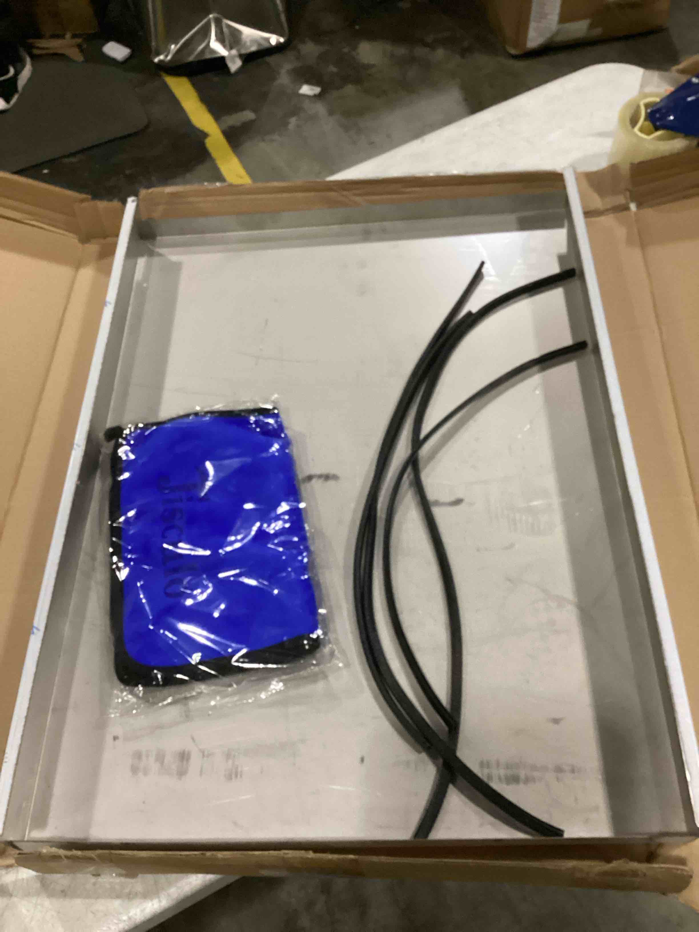 https://s3.amazonaws.com/lotting-images-prod/bidfta/BLU6841707_1730207340141.jpeg