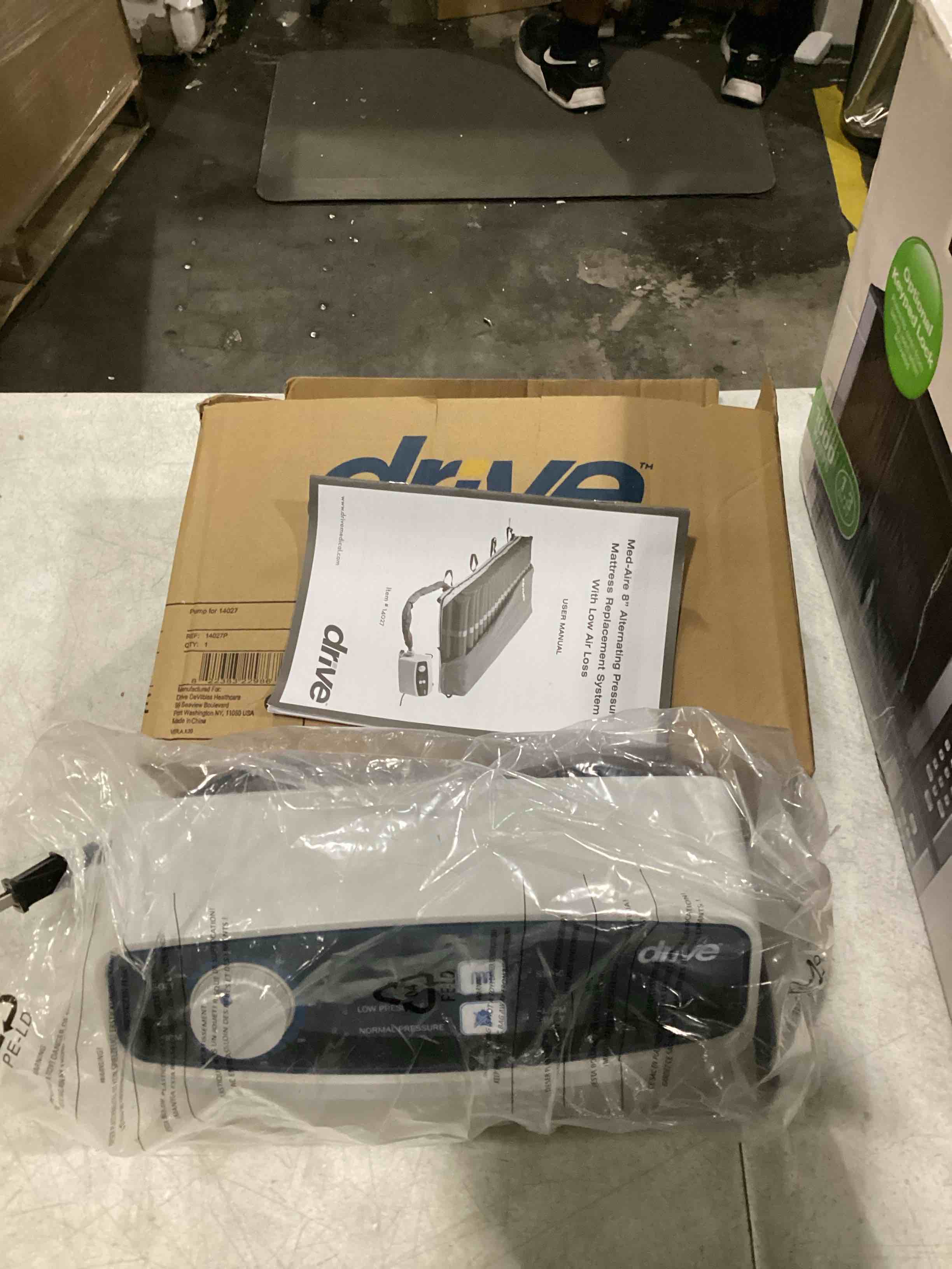 https://s3.amazonaws.com/lotting-images-prod/bidfta/BLU6841726_1730212624597.jpeg