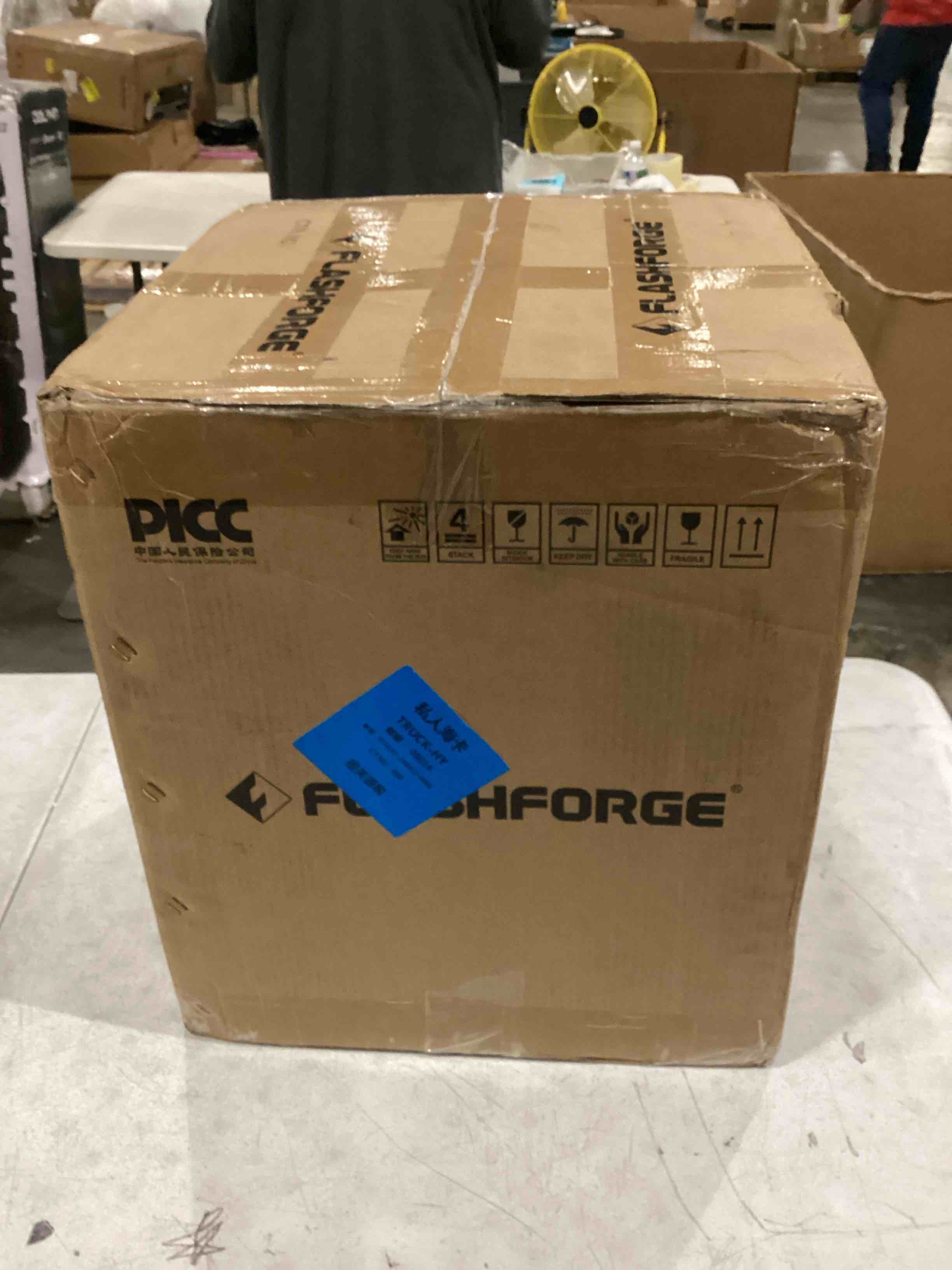 https://s3.amazonaws.com/lotting-images-prod/bidfta/BLU6841727_1730212761844.jpeg