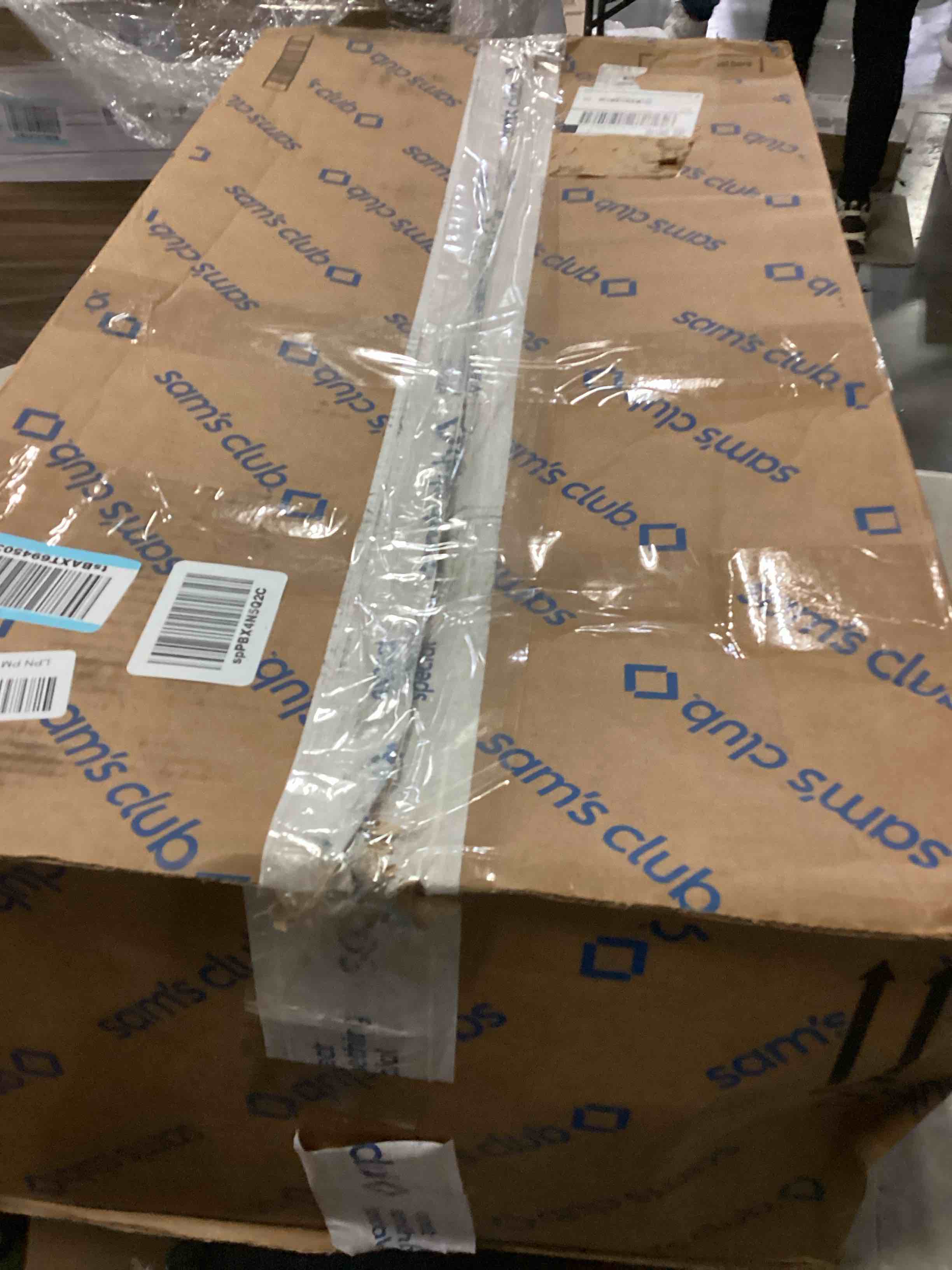 https://s3.amazonaws.com/lotting-images-prod/bidfta/BLU6842471_1728919011369.jpeg