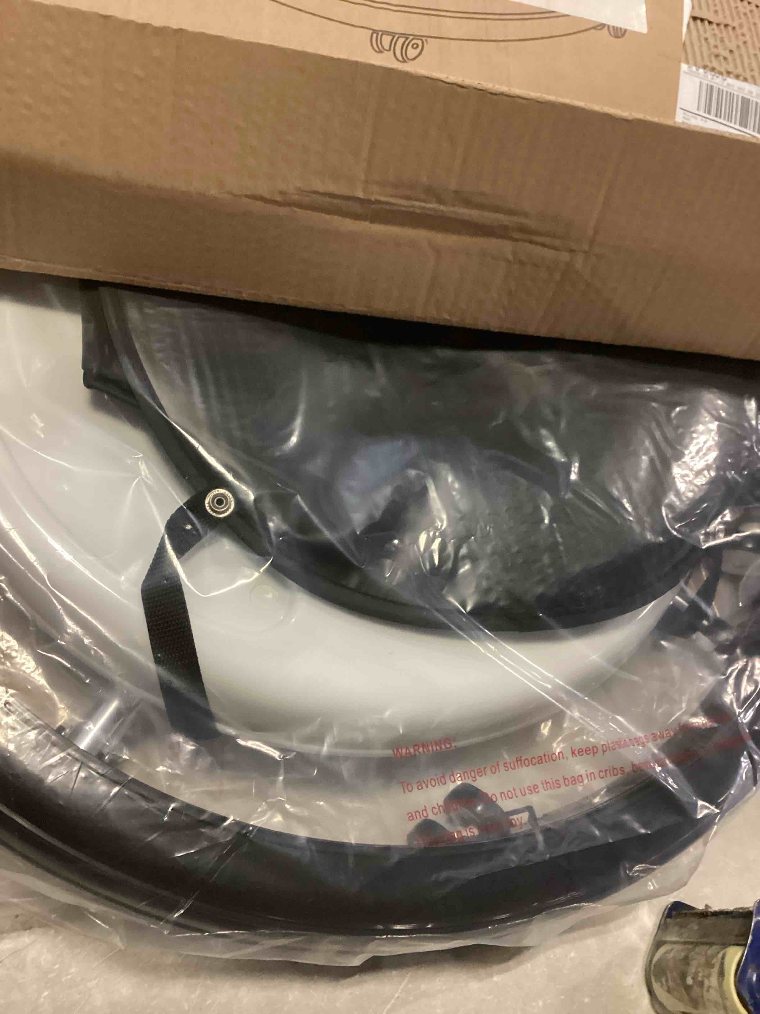 https://s3.amazonaws.com/lotting-images-prod/bidfta/BLU6842570_1728991358779.jpeg