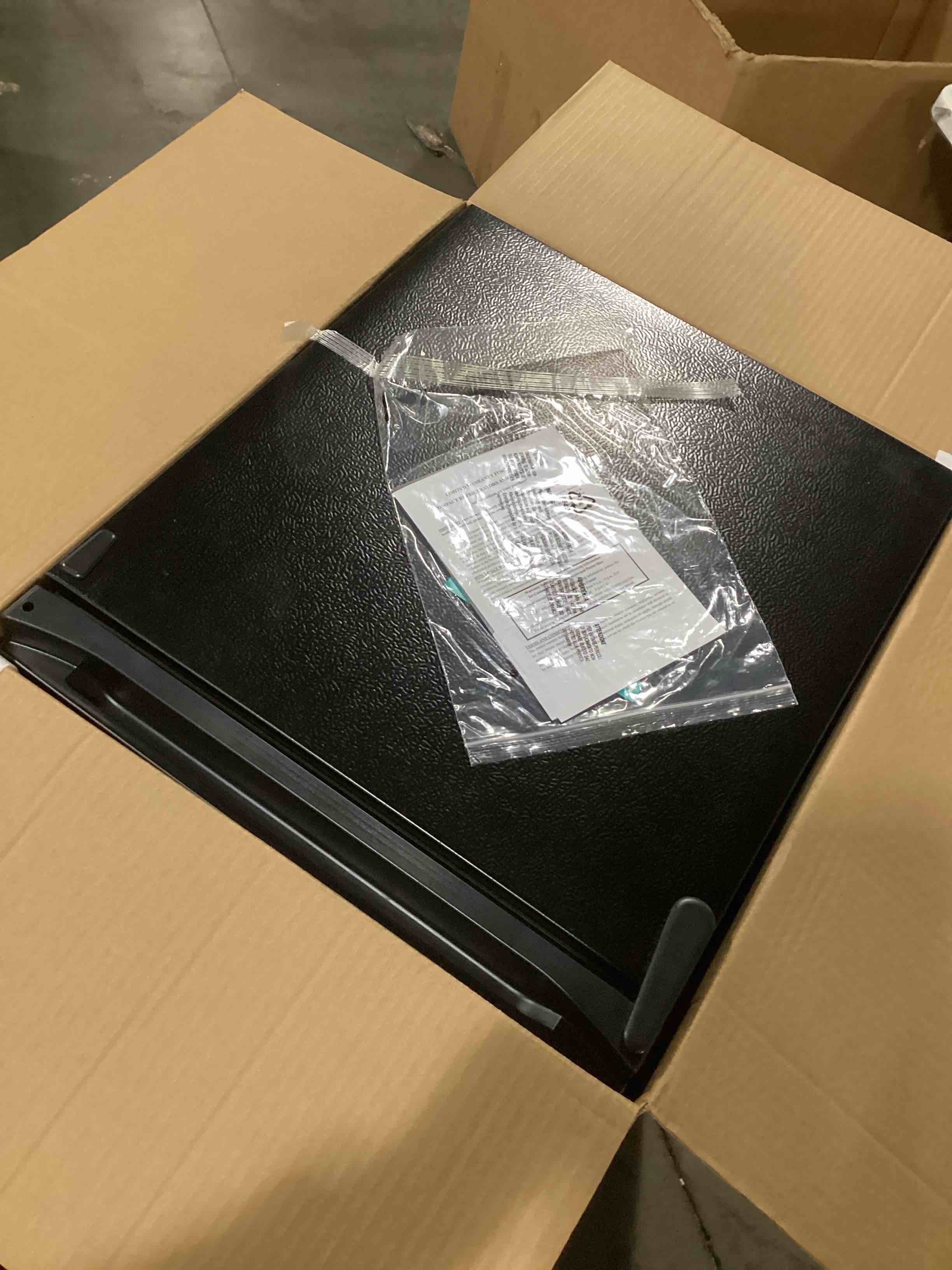 https://s3.amazonaws.com/lotting-images-prod/bidfta/BLU6843682_1729168294281.jpeg