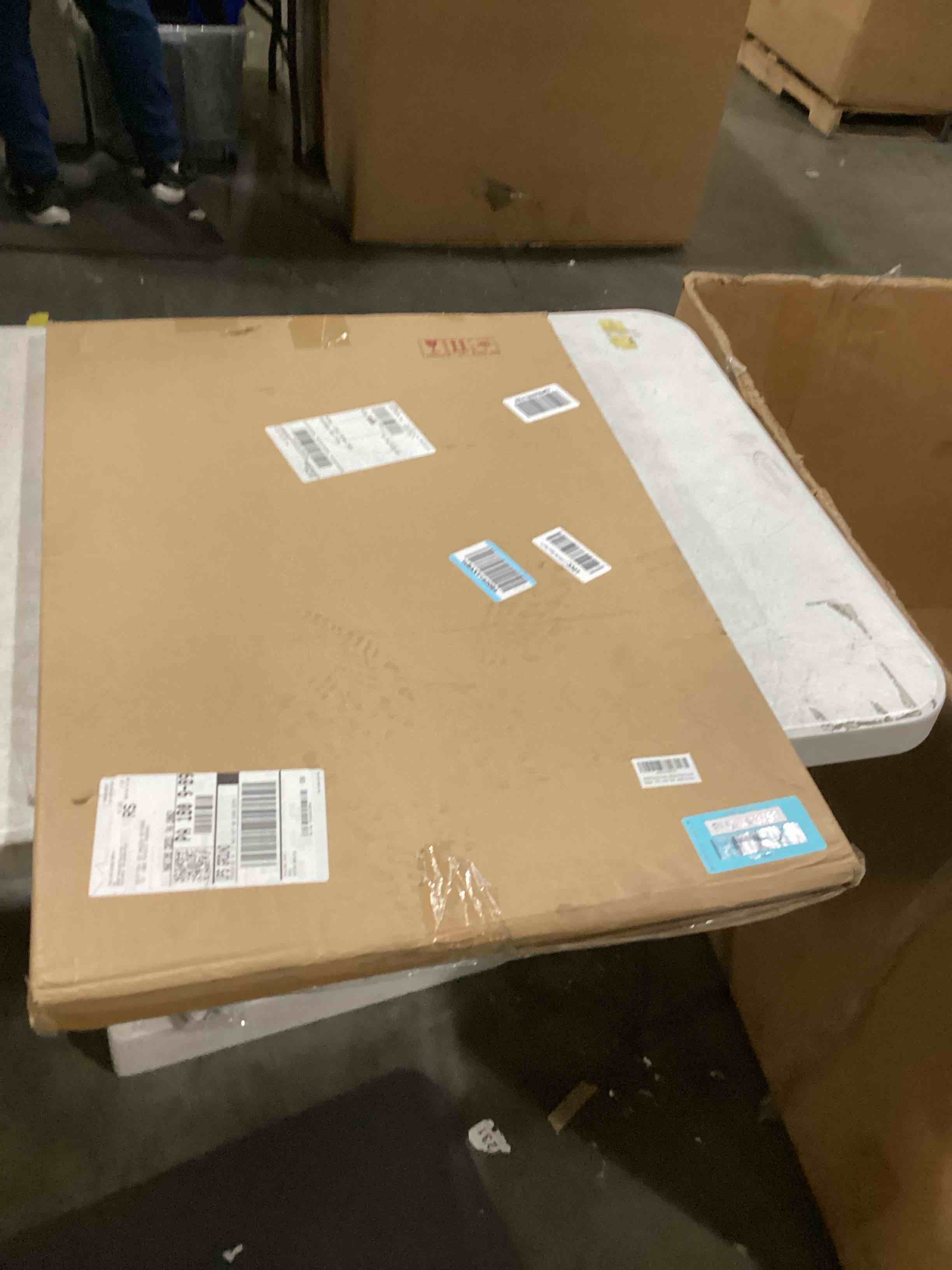 https://s3.amazonaws.com/lotting-images-prod/bidfta/BLU6843751_1729189821733.jpeg