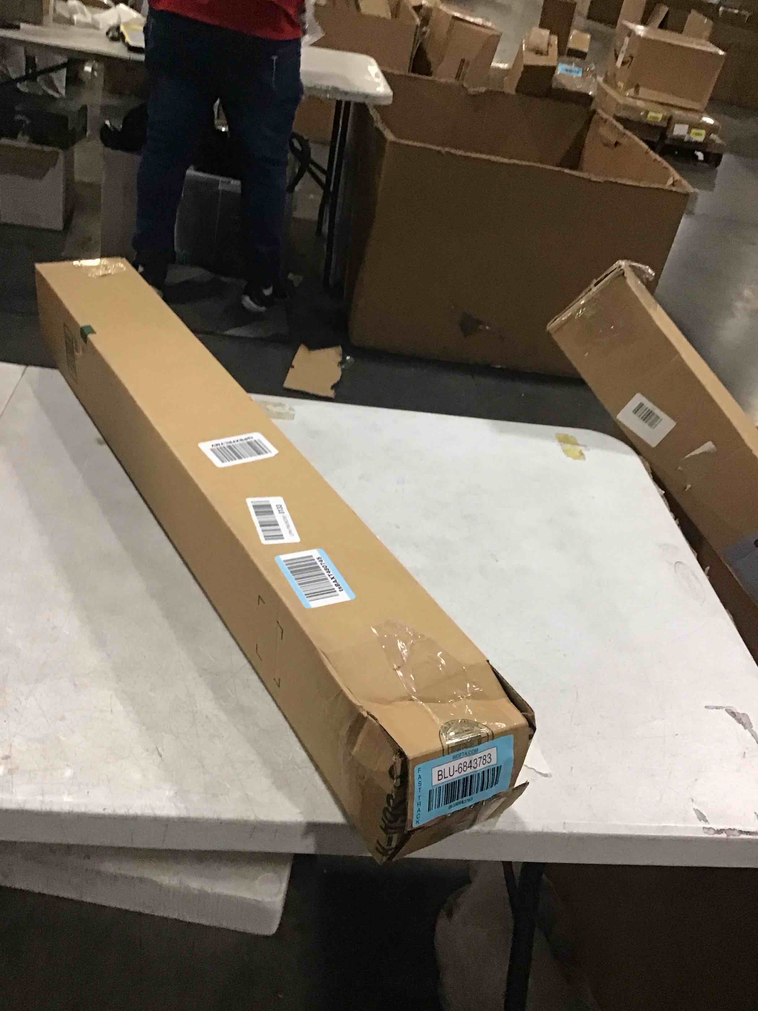 https://s3.amazonaws.com/lotting-images-prod/bidfta/BLU6843783_1729254087123.jpeg