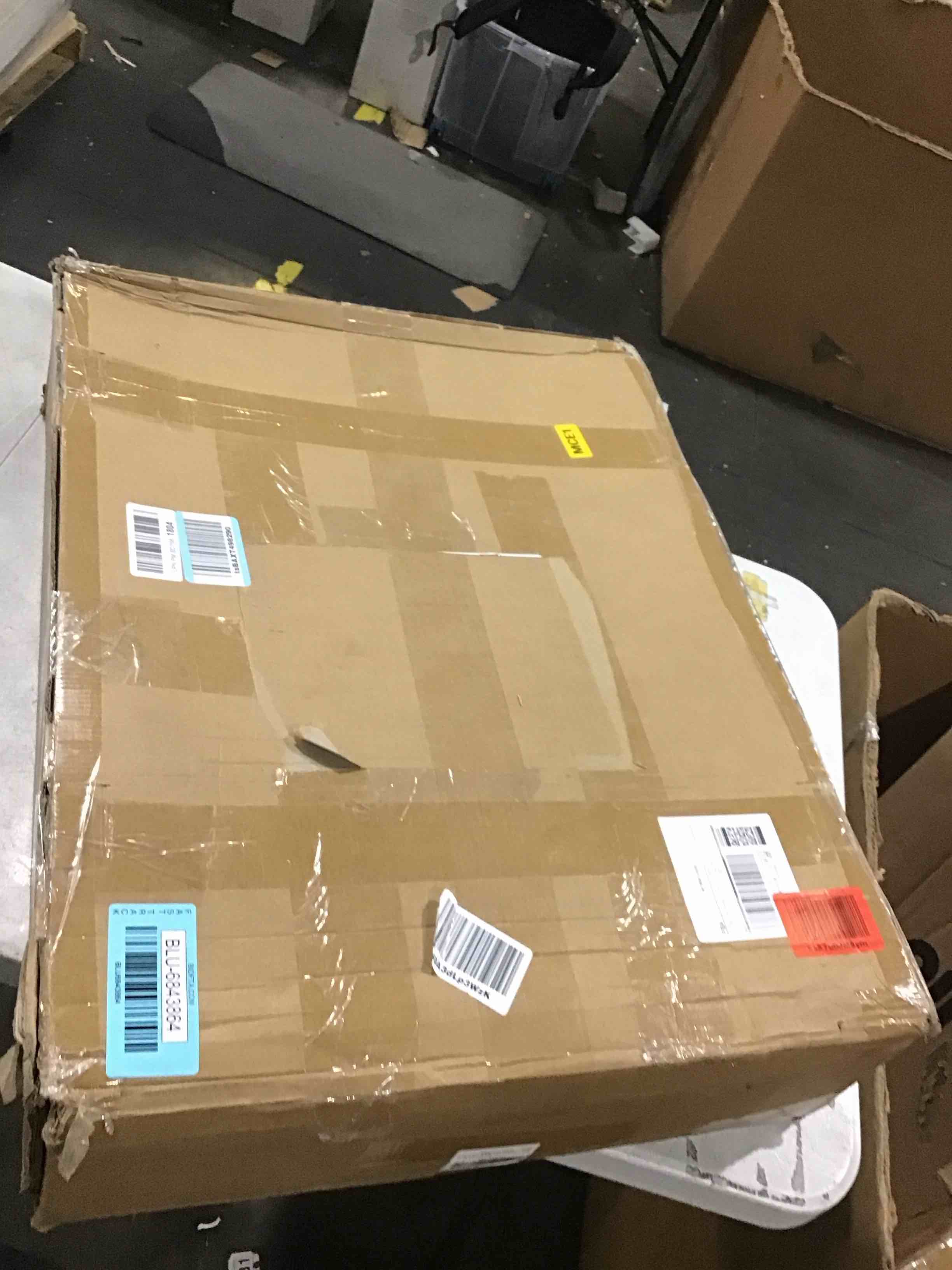 https://s3.amazonaws.com/lotting-images-prod/bidfta/BLU6843864_1729272402281.jpeg