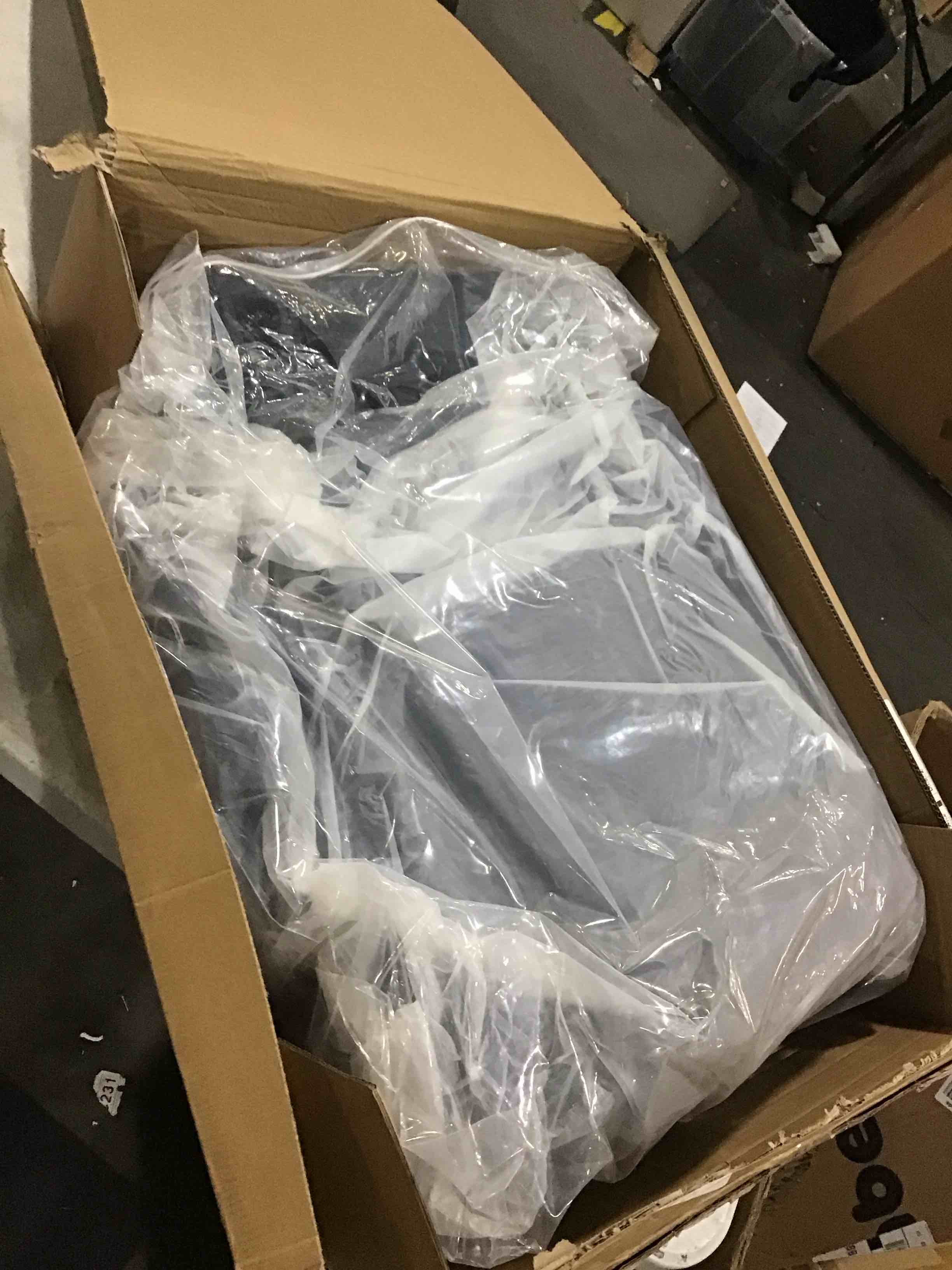 https://s3.amazonaws.com/lotting-images-prod/bidfta/BLU6843864_1729272448549.jpeg