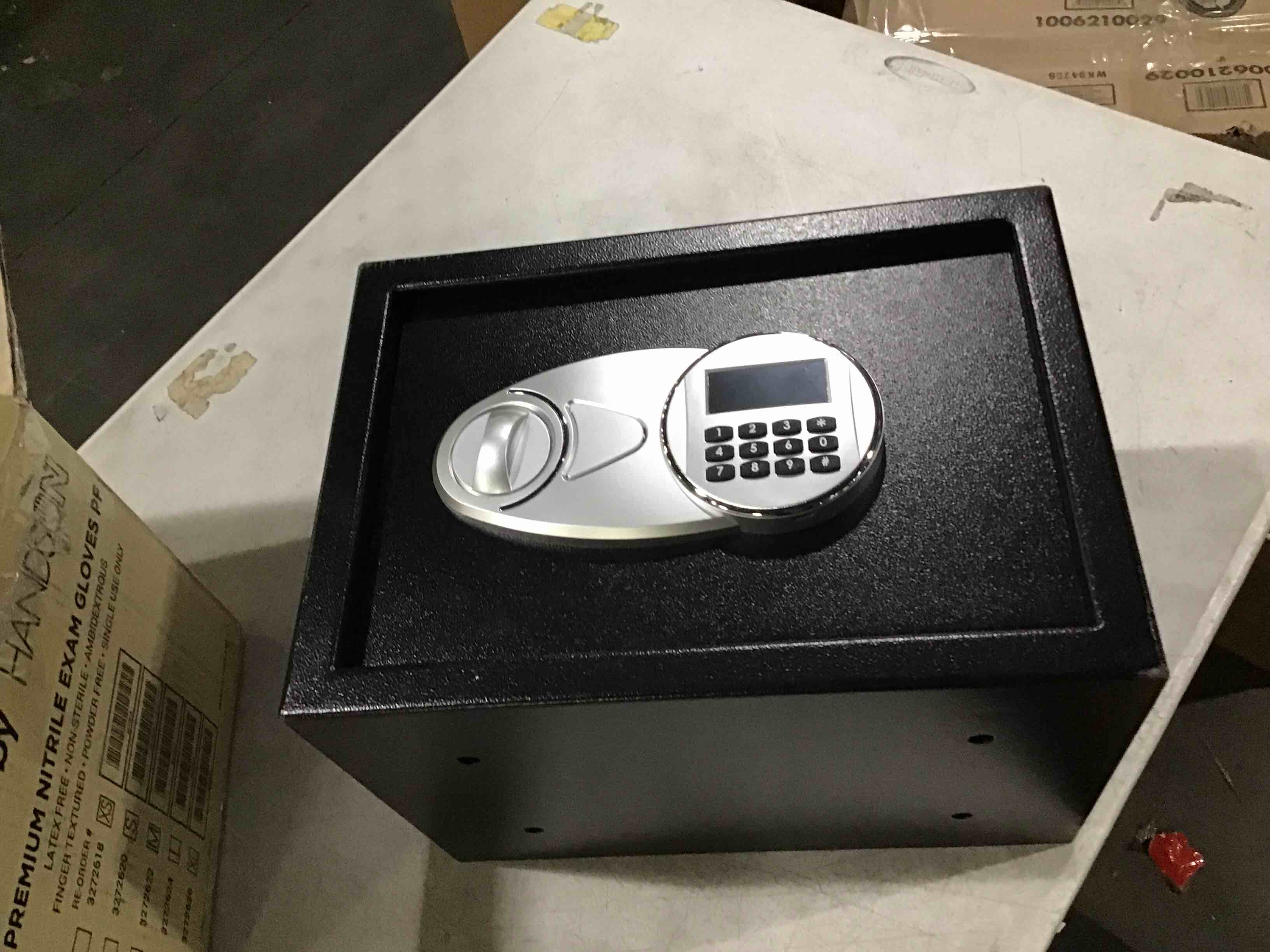 https://s3.amazonaws.com/lotting-images-prod/bidfta/BLU6844253_1729862465458.jpeg