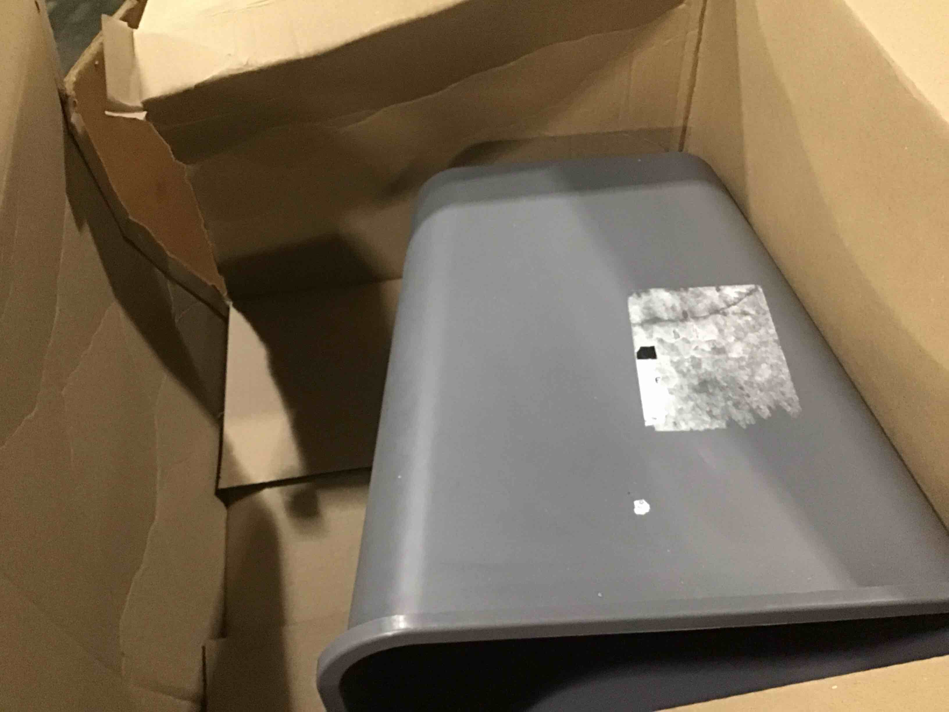 https://s3.amazonaws.com/lotting-images-prod/bidfta/BLU6844255_1729862648910.jpeg