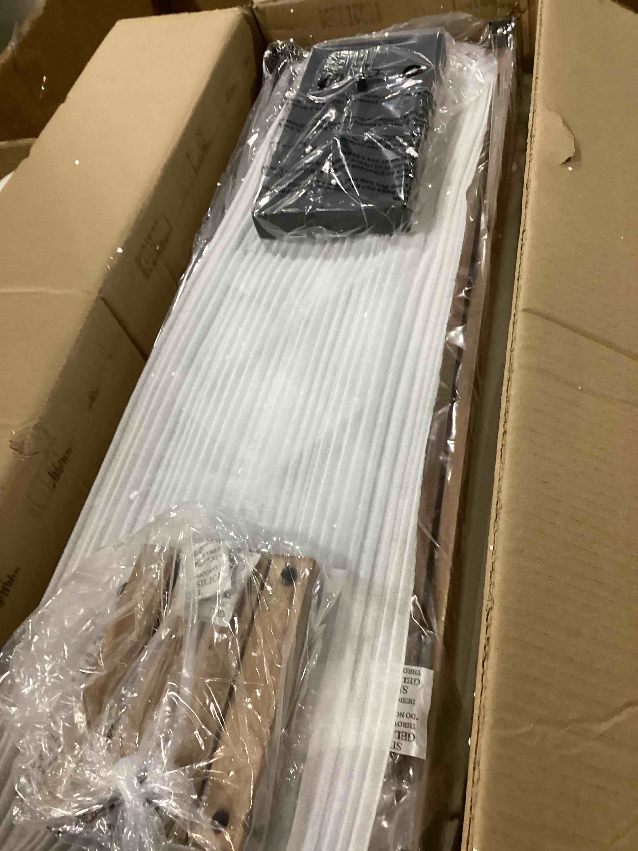 https://s3.amazonaws.com/lotting-images-prod/bidfta/BLU6844372_1730204625313.jpeg