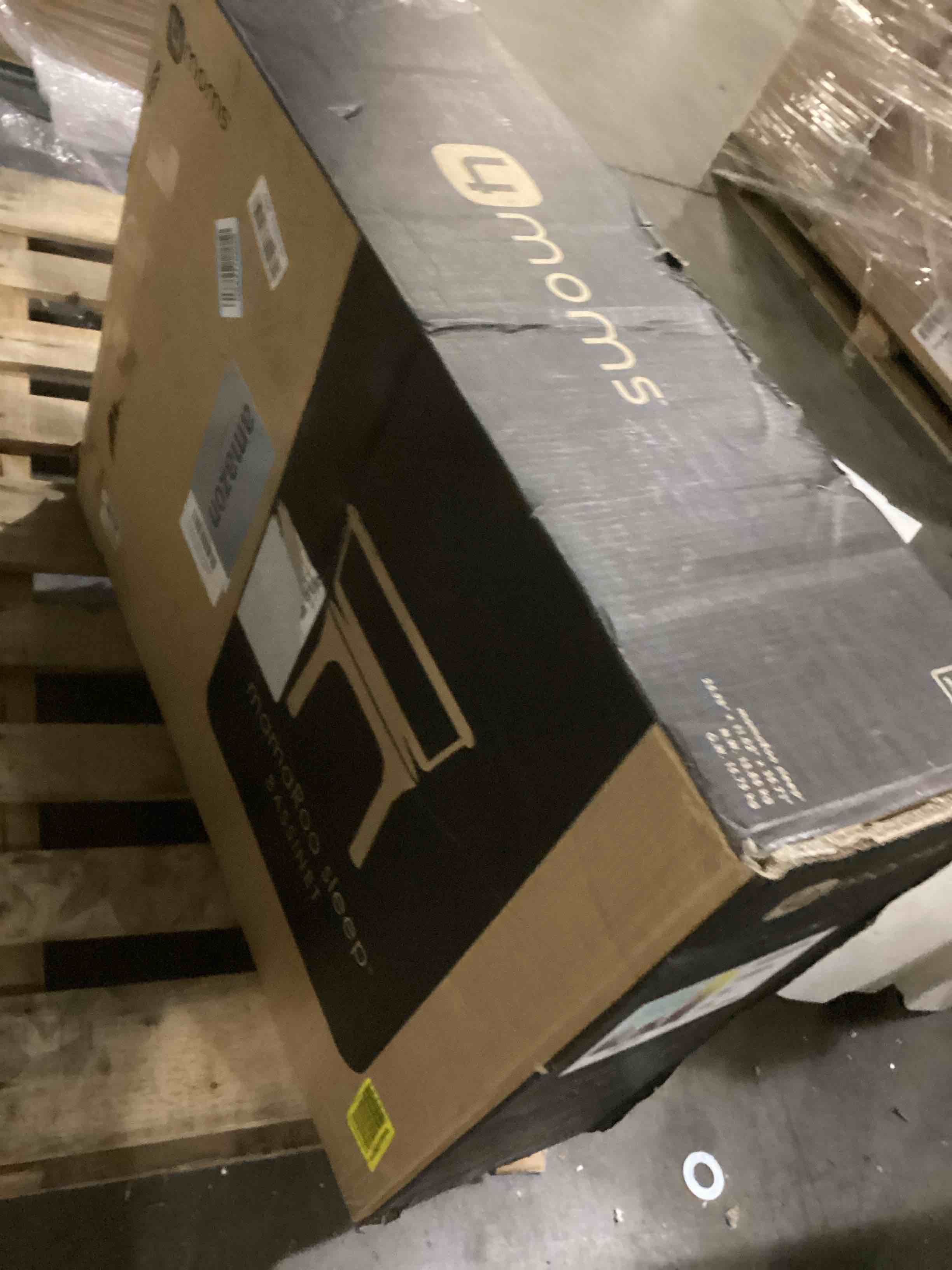 https://s3.amazonaws.com/lotting-images-prod/bidfta/BLU6844394_1730208059443.jpeg
