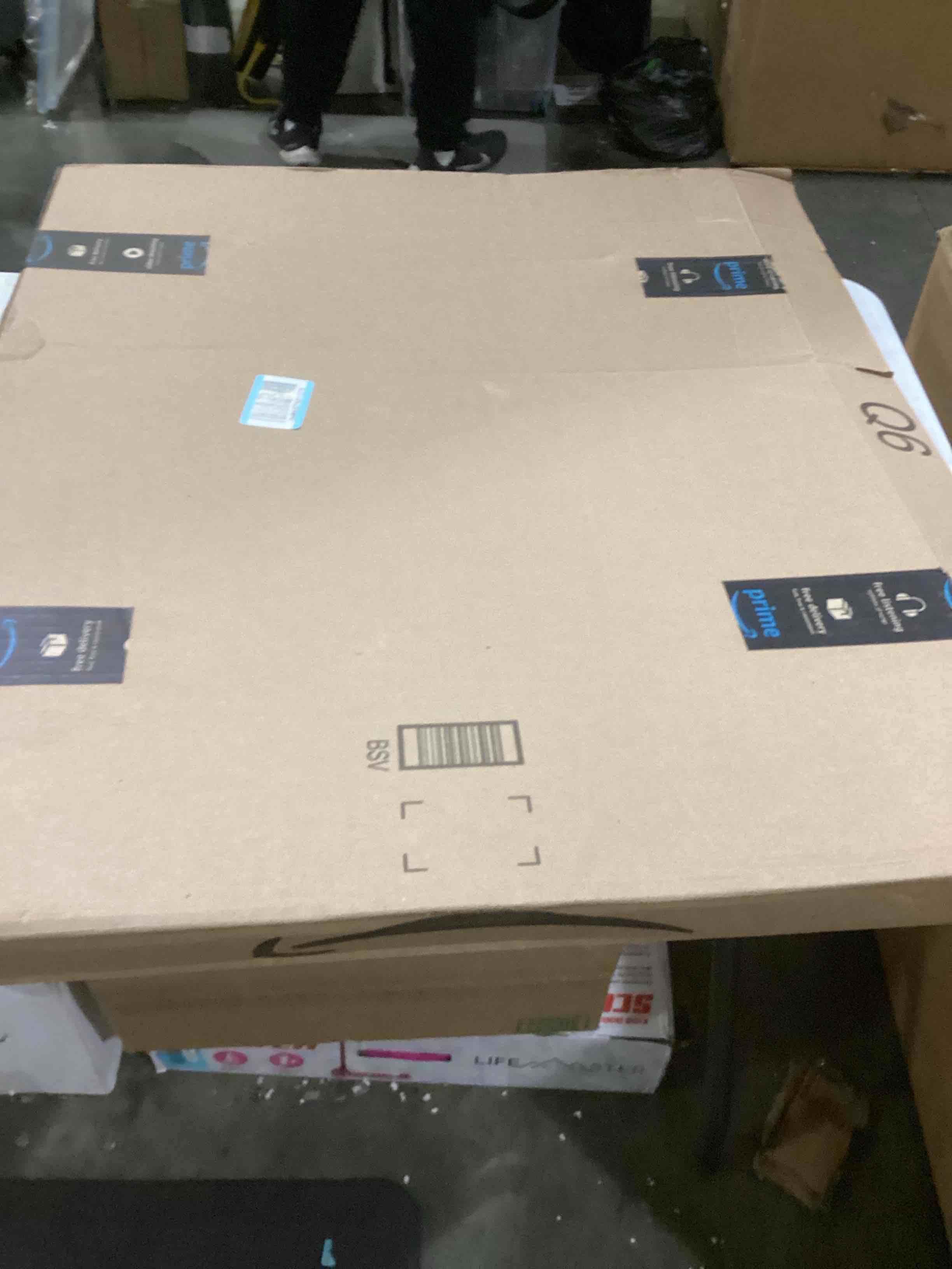 https://s3.amazonaws.com/lotting-images-prod/bidfta/BLU6844400_1730208869914.jpeg