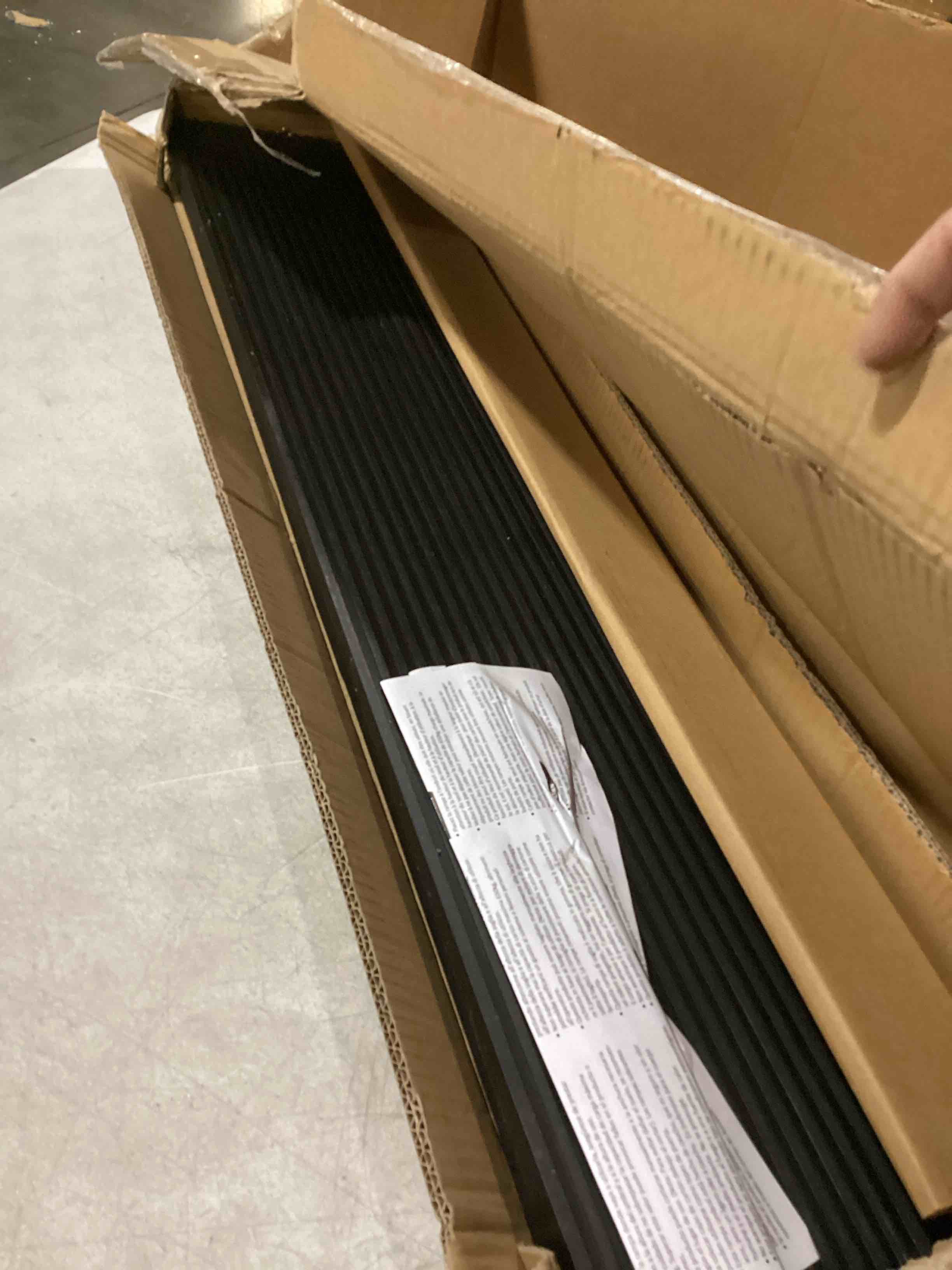 https://s3.amazonaws.com/lotting-images-prod/bidfta/BLU6844420_1730212656196.jpeg