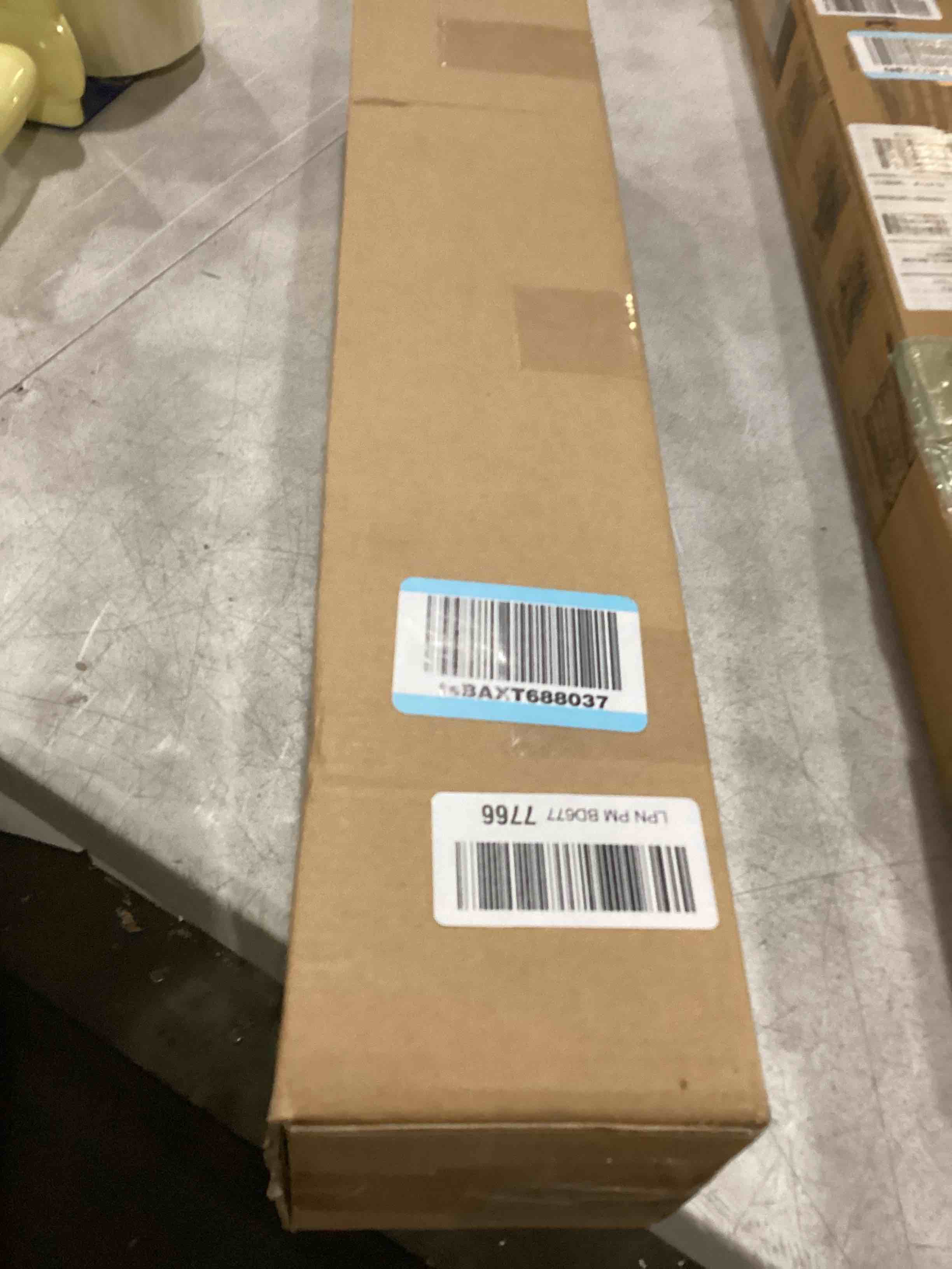 https://s3.amazonaws.com/lotting-images-prod/bidfta/BLU6844424_1730213162261.jpeg