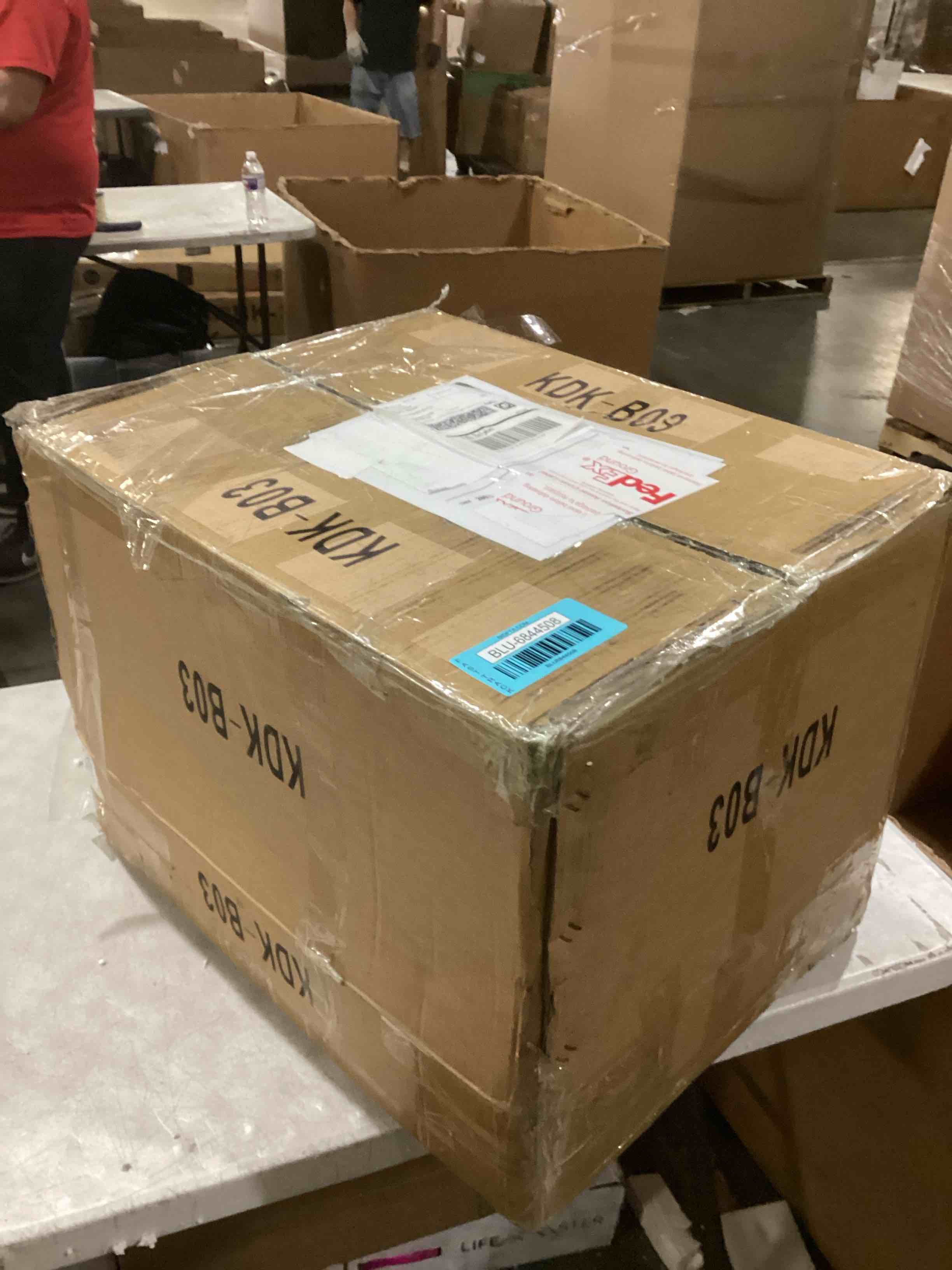 https://s3.amazonaws.com/lotting-images-prod/bidfta/BLU6844508_1730228005567.jpeg