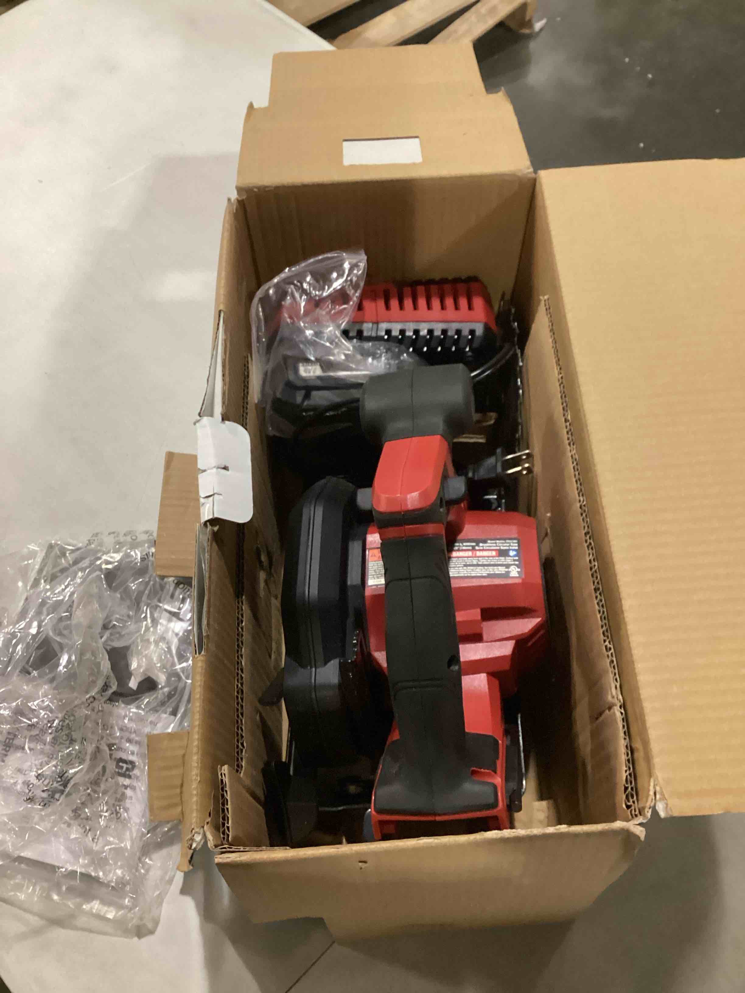 https://s3.amazonaws.com/lotting-images-prod/bidfta/BLU6844862_1733239840702.jpeg