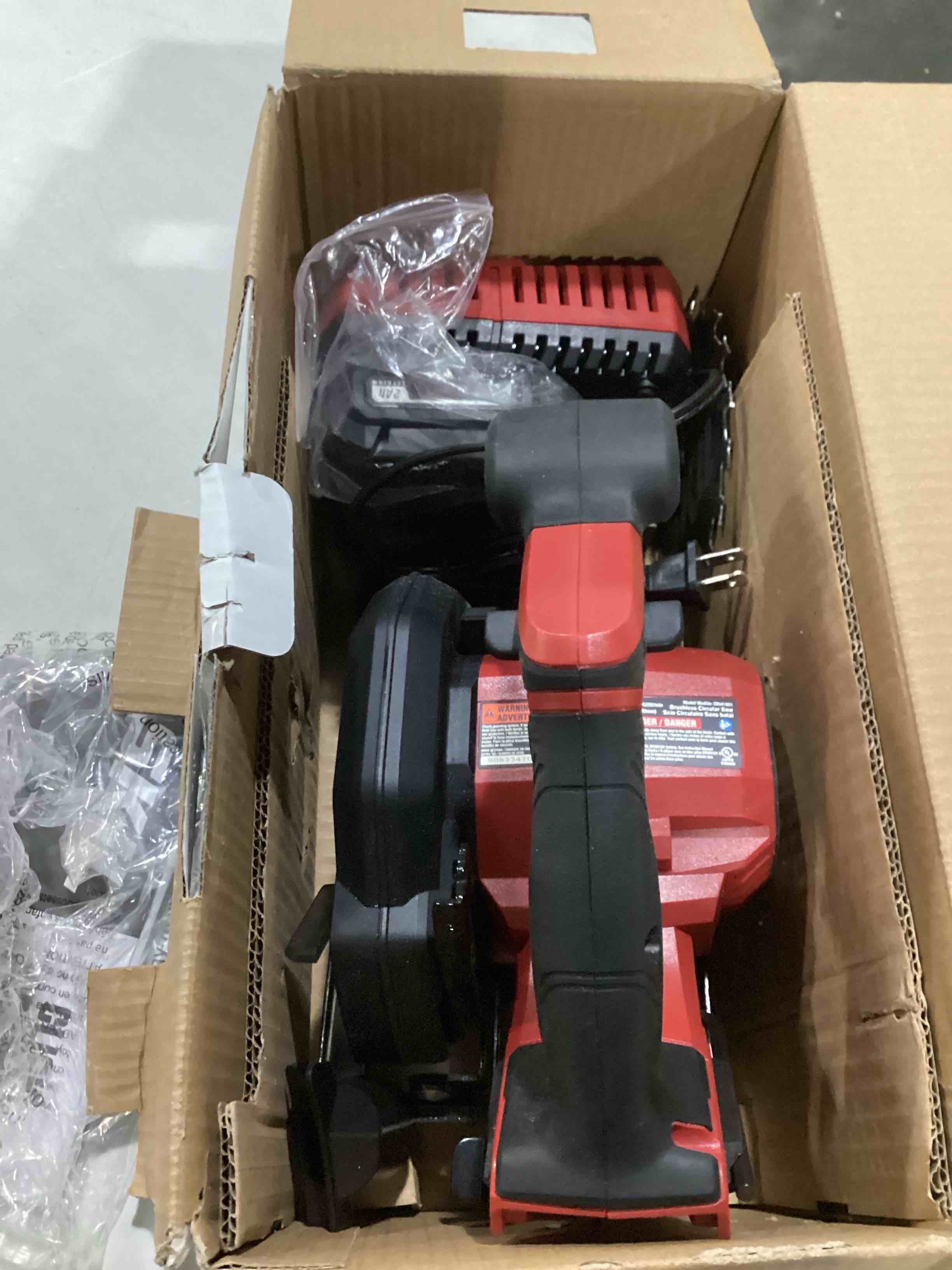 https://s3.amazonaws.com/lotting-images-prod/bidfta/BLU6844862_1733239843128.jpeg