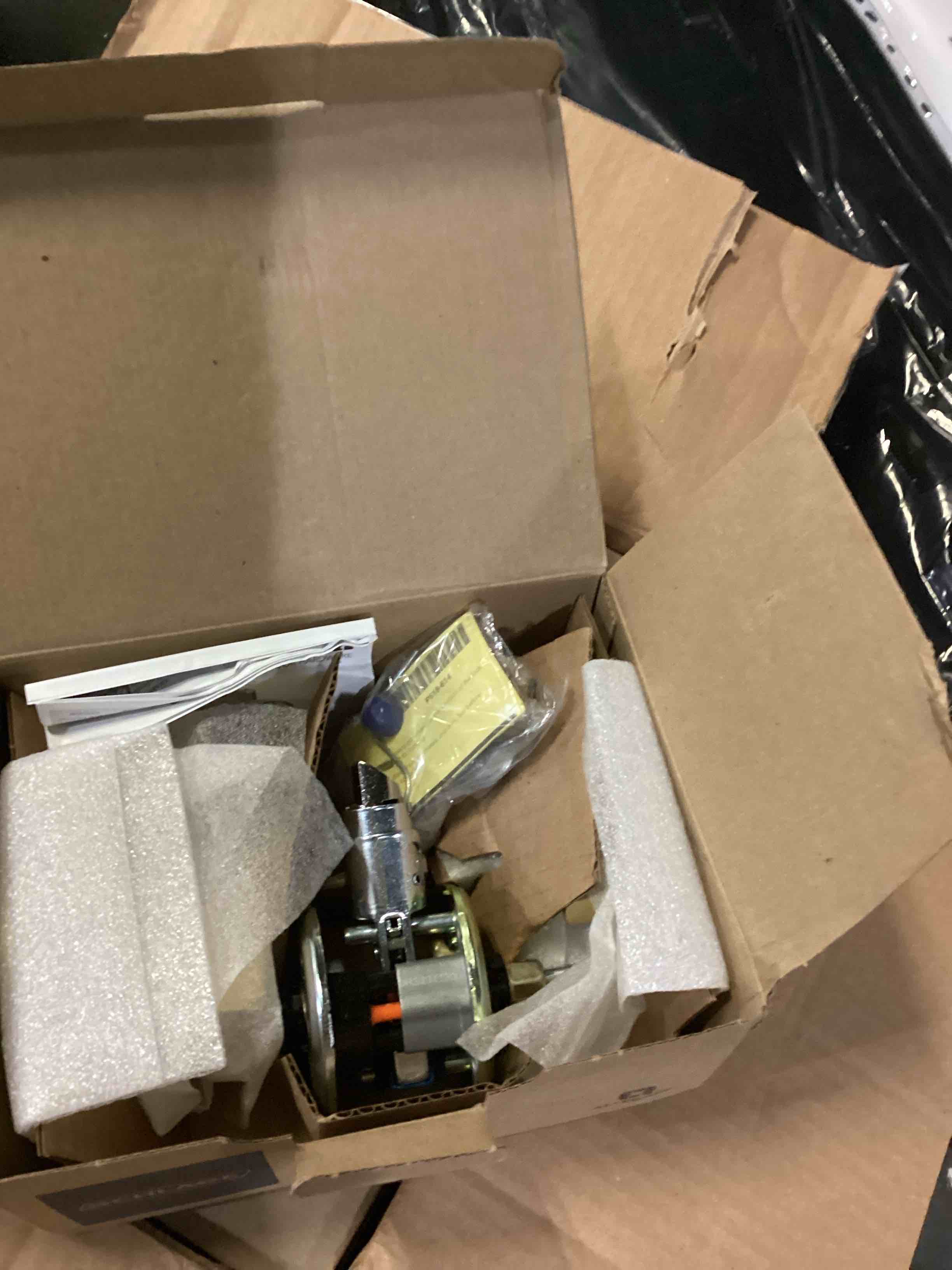 https://s3.amazonaws.com/lotting-images-prod/bidfta/BLU6844987_1728414753736.jpeg
