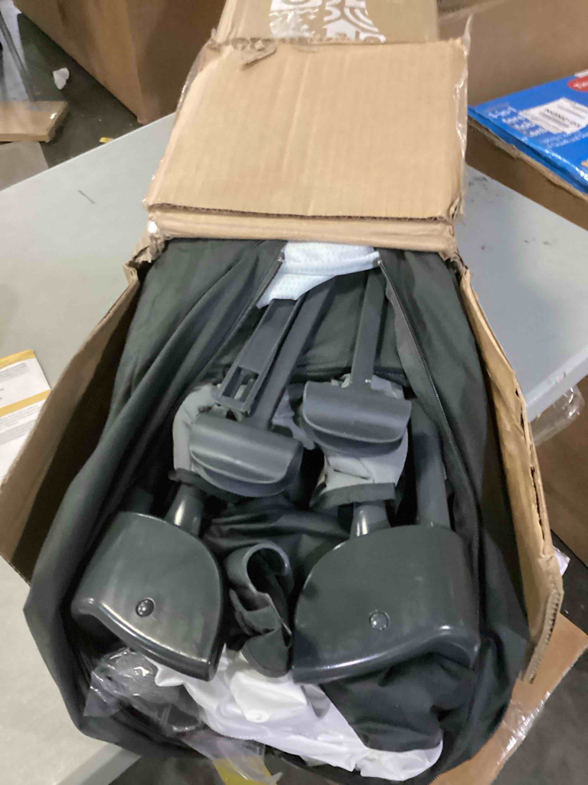 https://s3.amazonaws.com/lotting-images-prod/bidfta/BLU6845181_1728671211223.jpeg