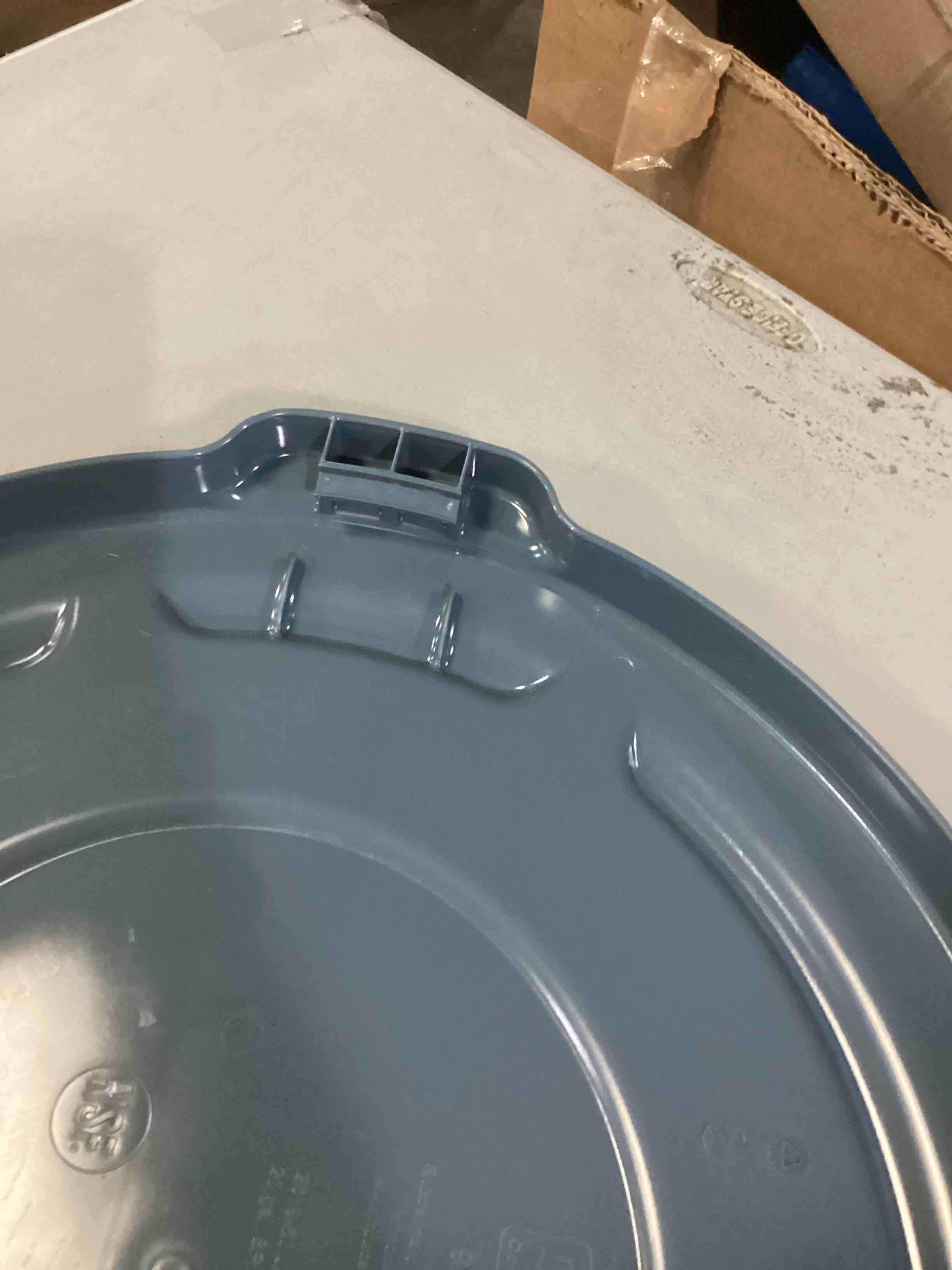 Rubbermaid Commercial Products FG261960GRAY Brute HeavyDuty Round